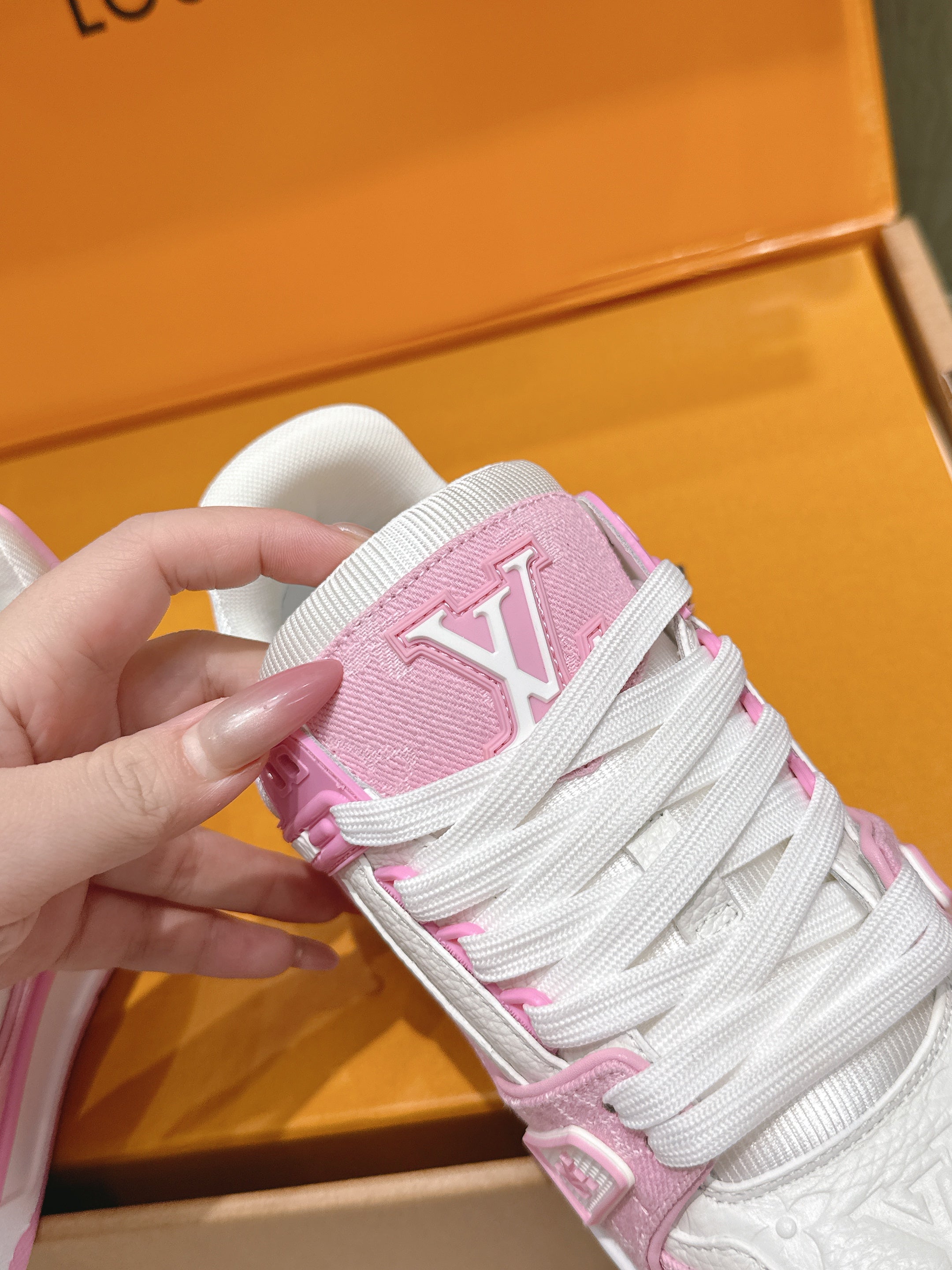 LV 26ss Trainer Sneakers White Pink Cowhide 657922