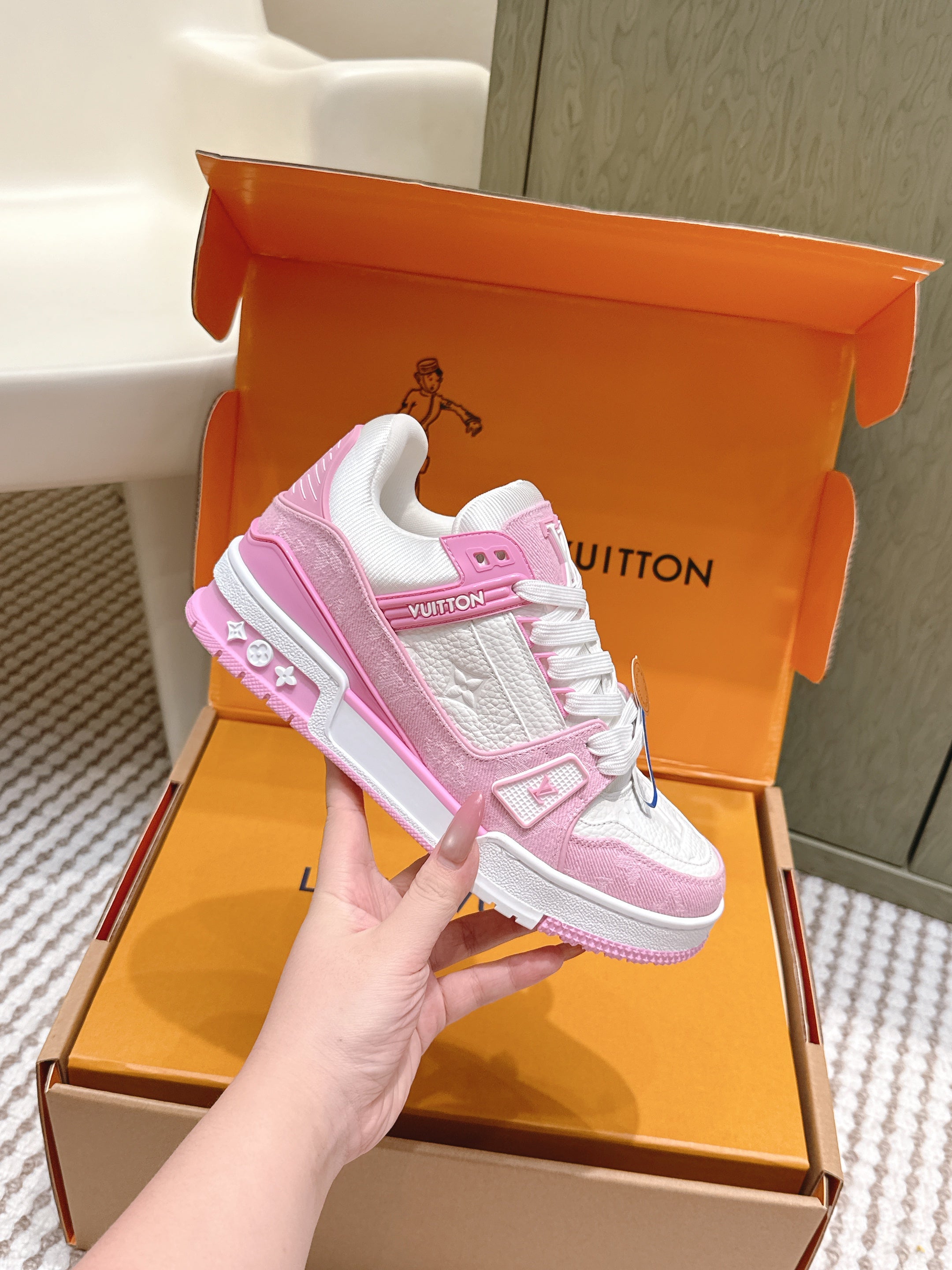 LV 26ss Trainer Sneakers White Pink Cowhide 657922