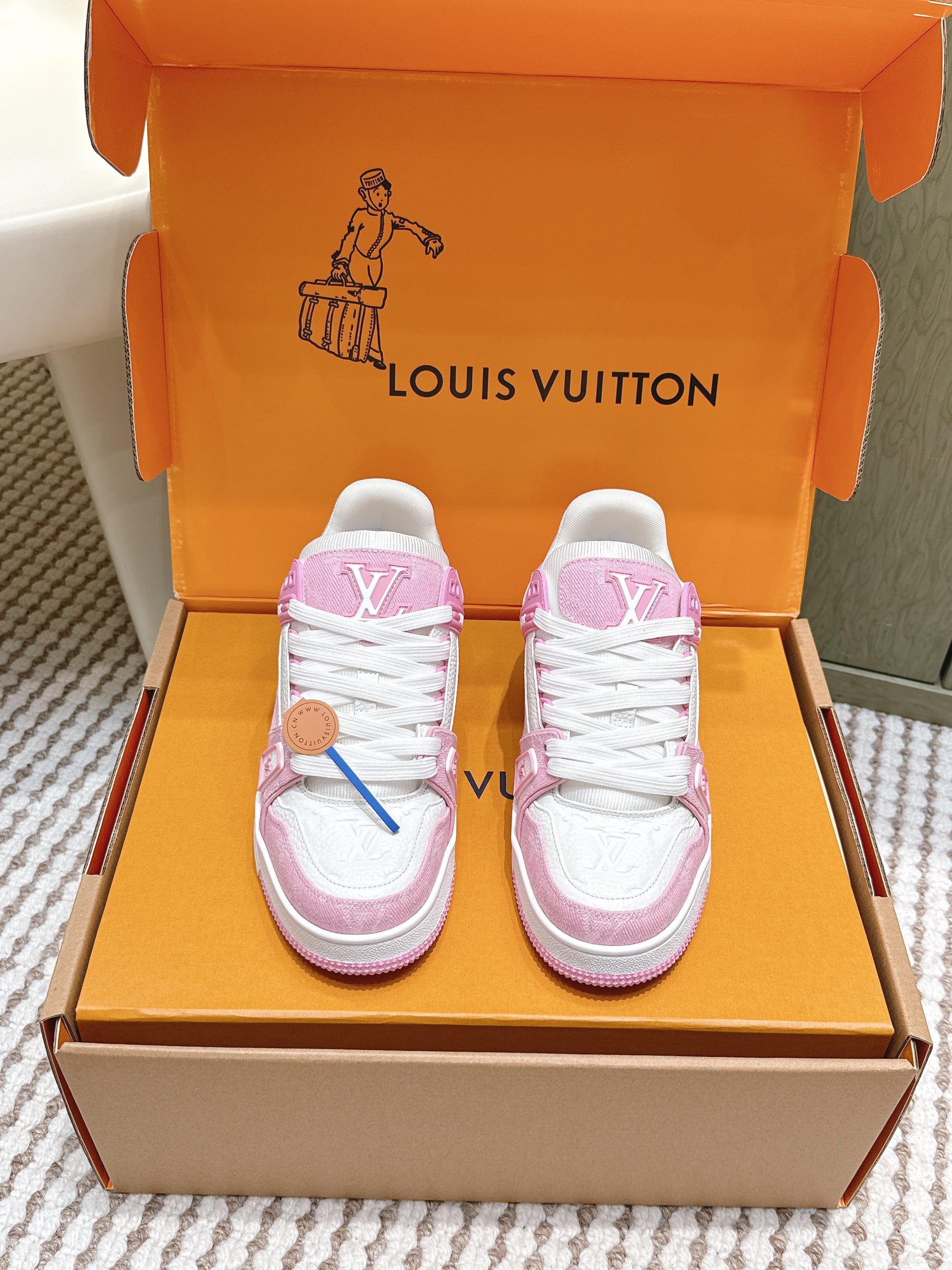LV 26ss Trainer Sneakers White Pink Cowhide 657922