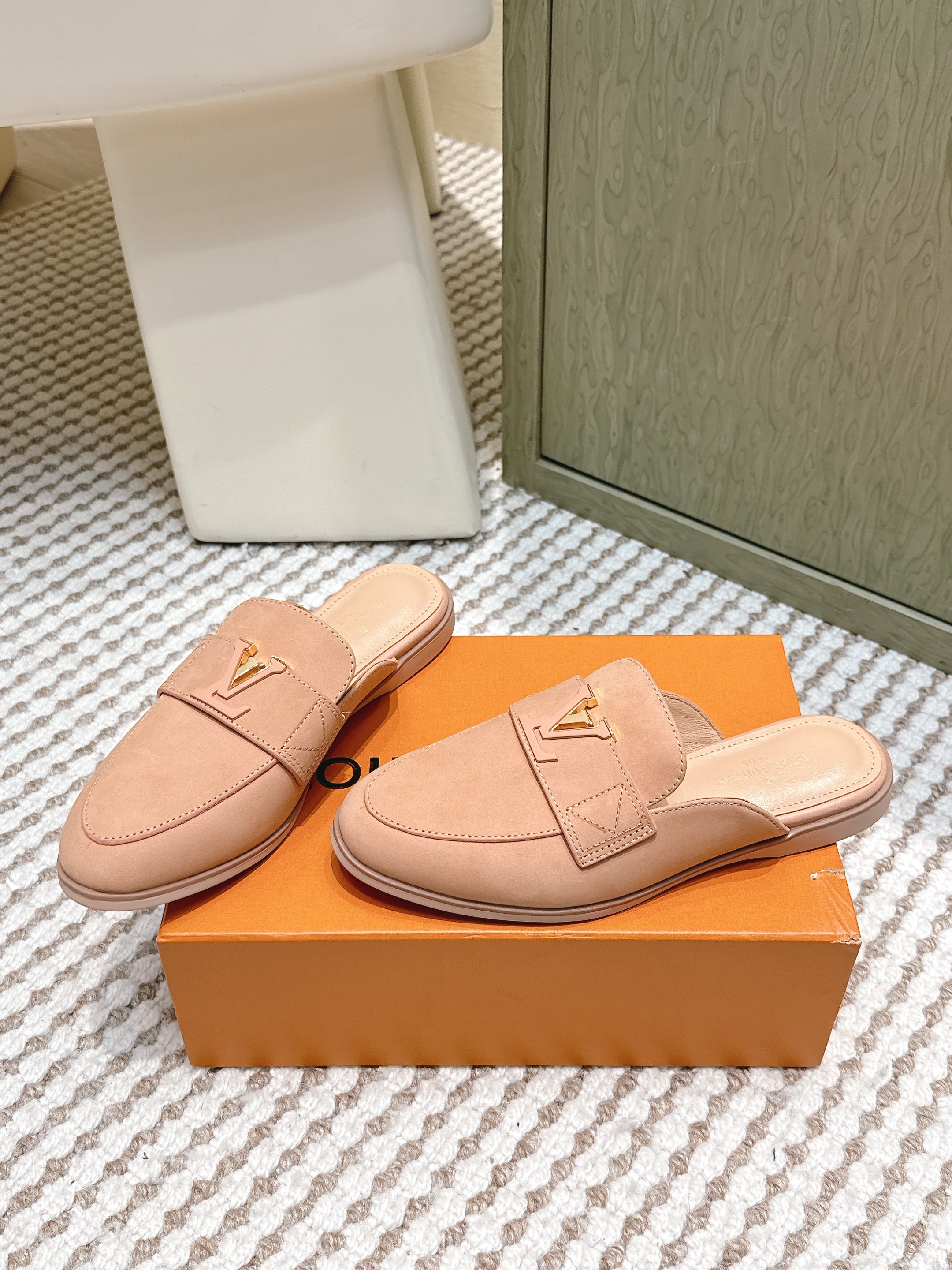 LV 26ss Mule Dusty Peach Nude Suede 657810