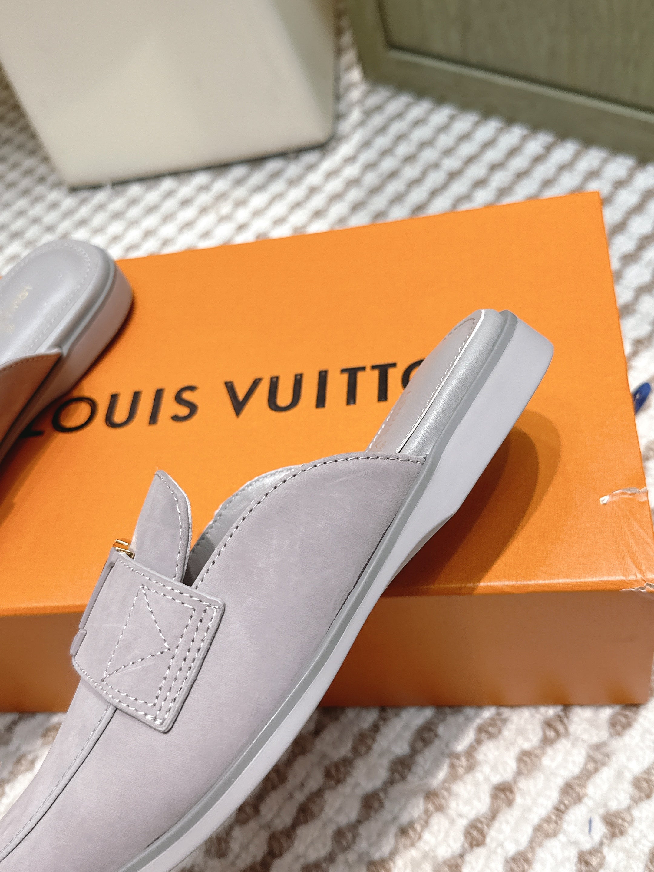 LV 26ss Mule Gray Suede 657811
