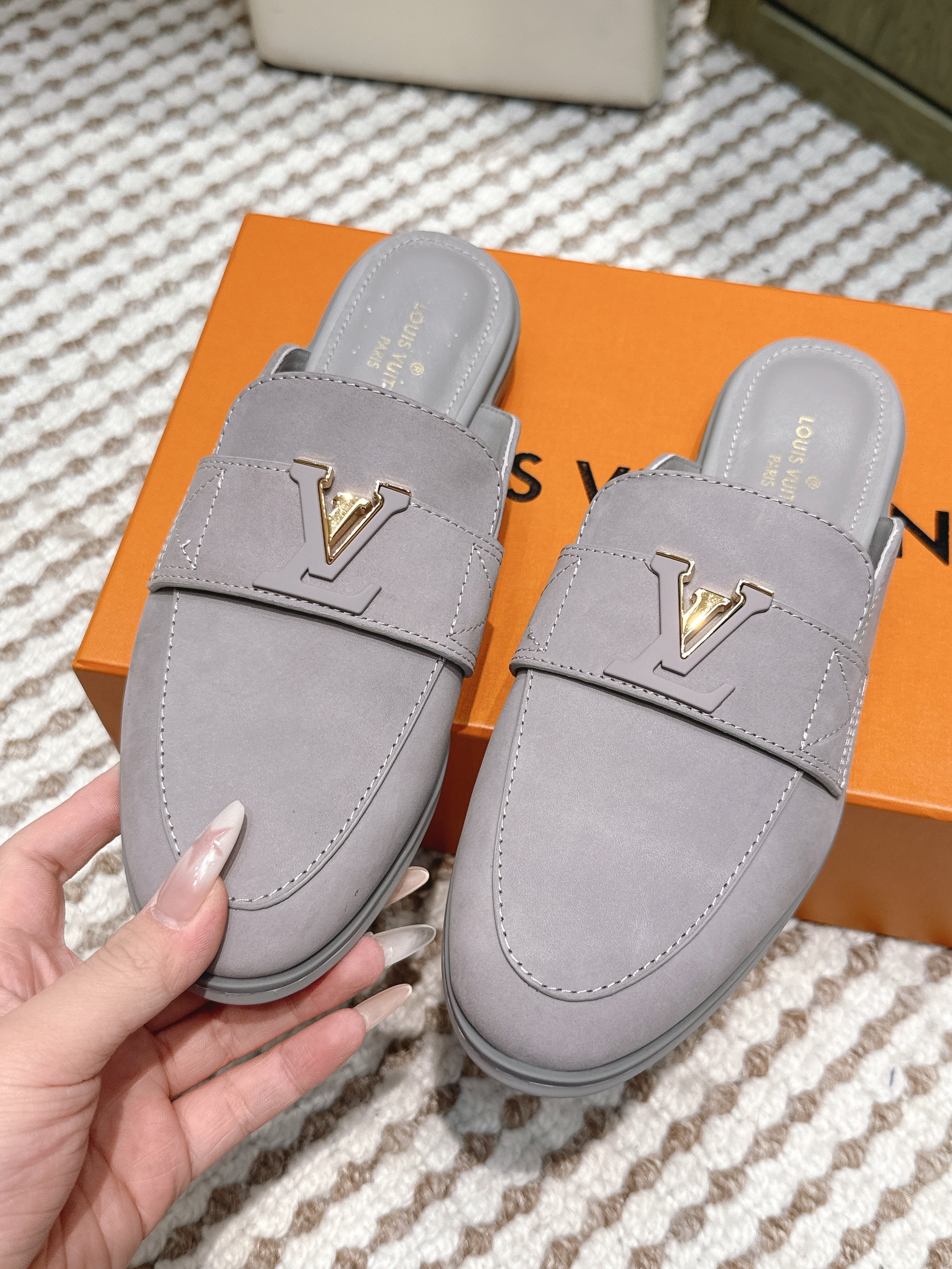 LV 26ss Mule Gray Suede 657811