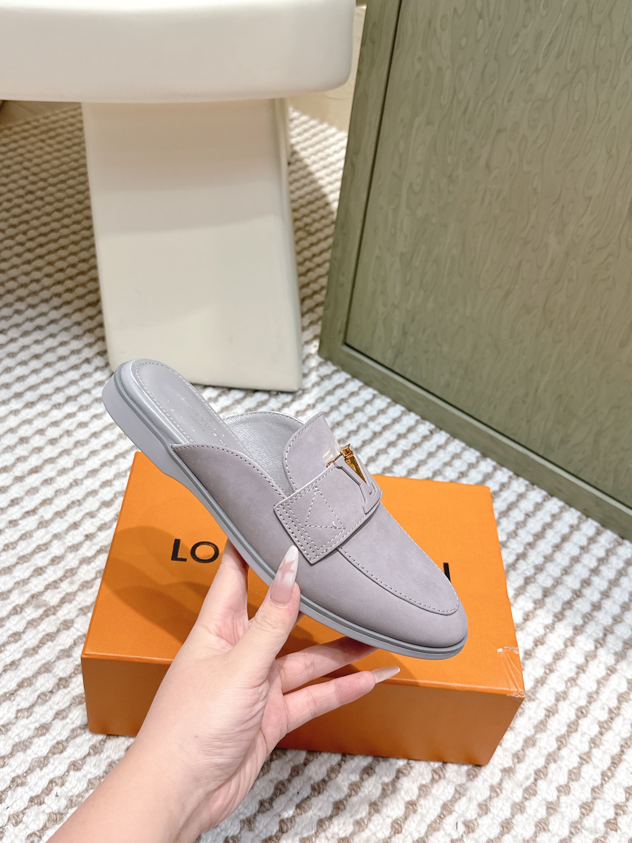 LV 26ss Mule Gray Suede 657811
