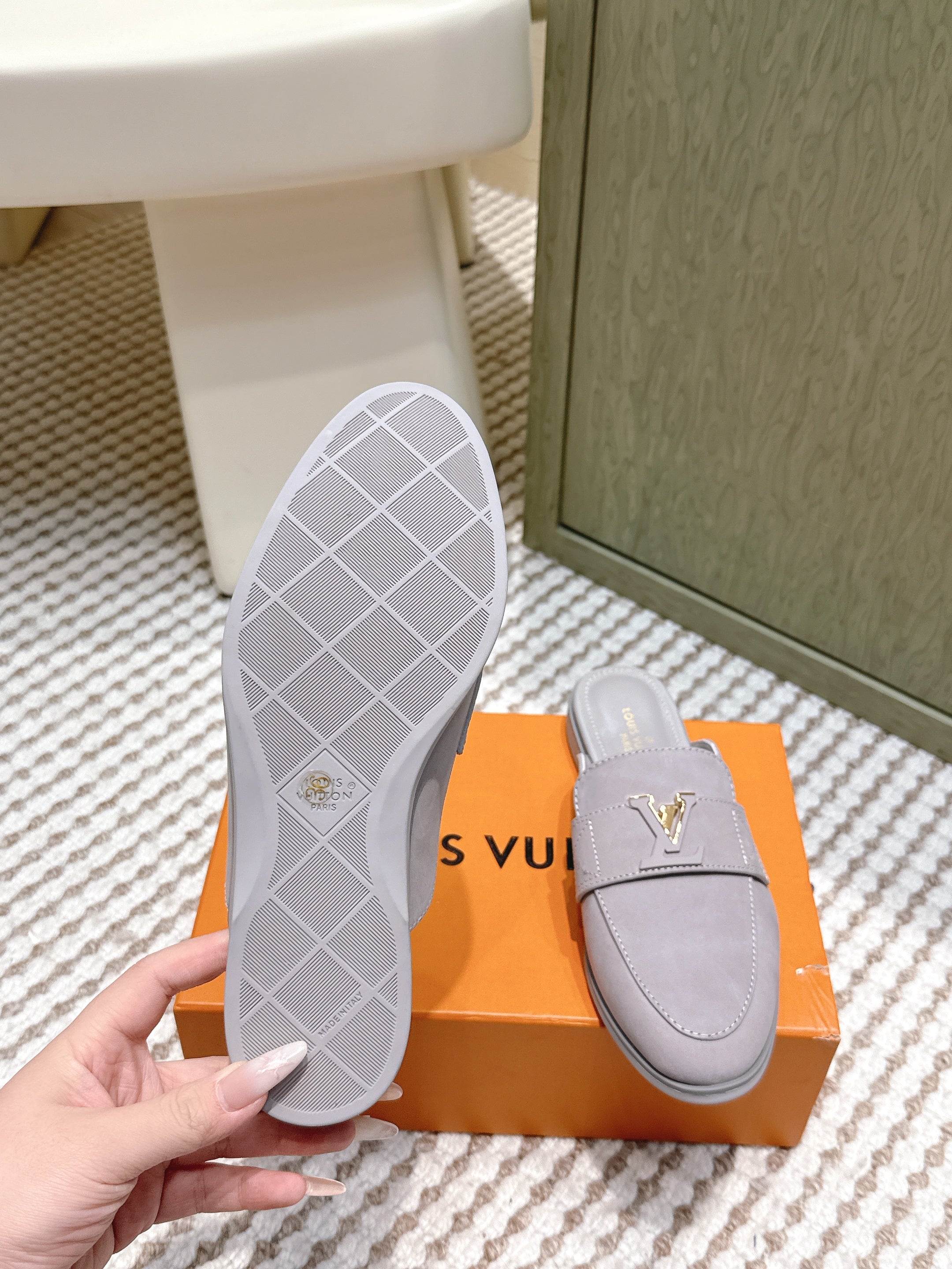 LV 26ss Mule Gray Suede 657811