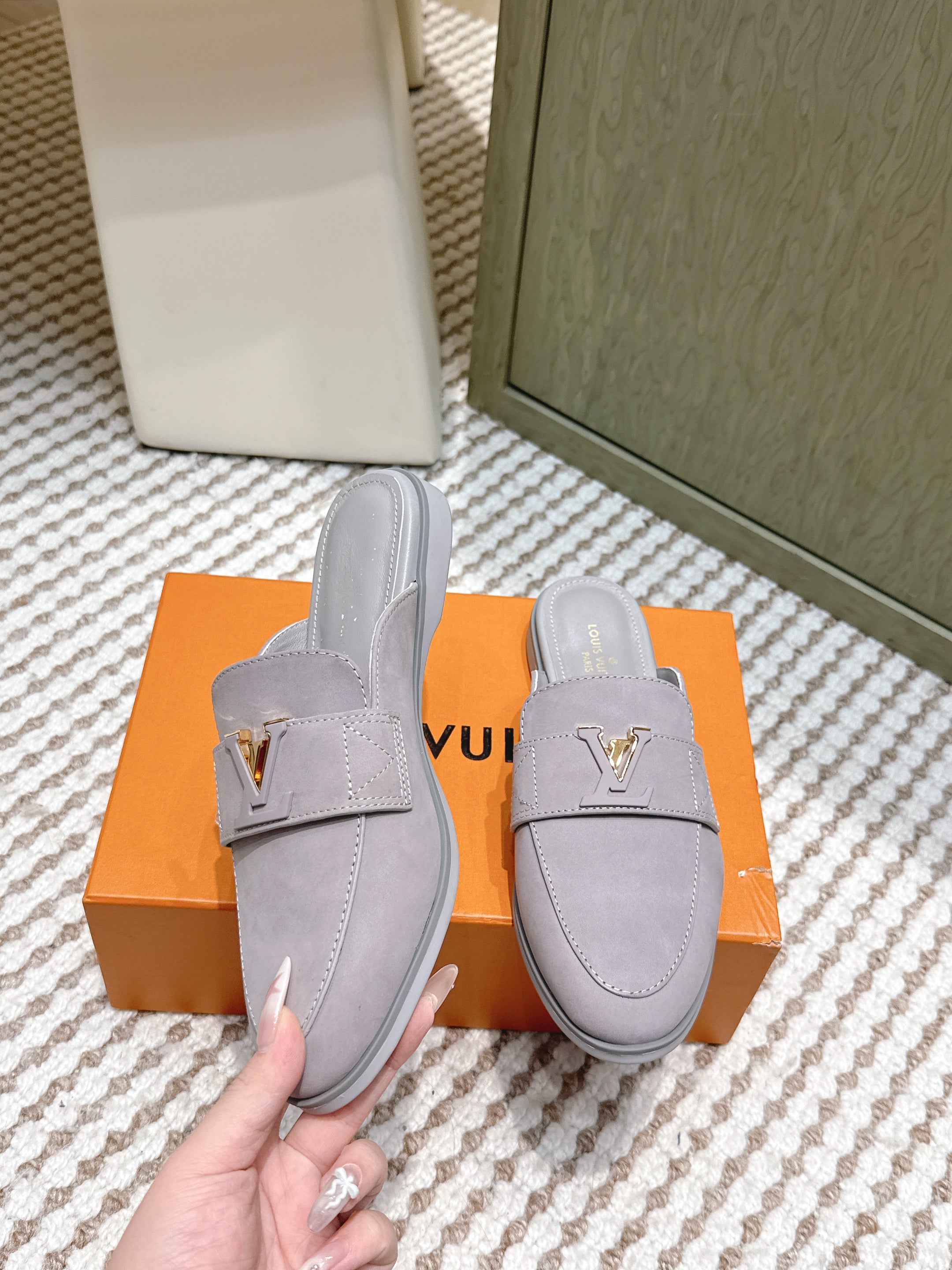 LV 26ss Mule Gray Suede 657811