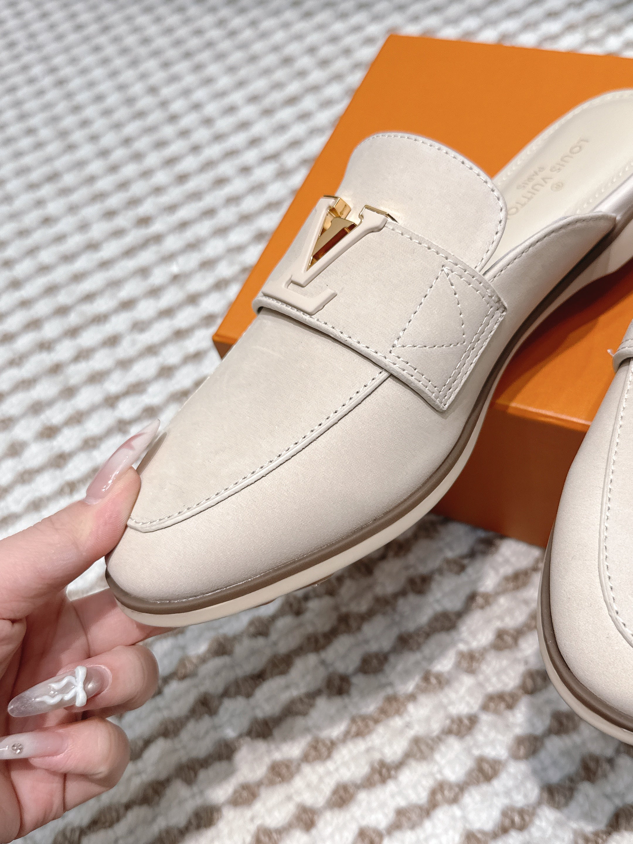 LV 26ss Mule Light Beige Suede 657812