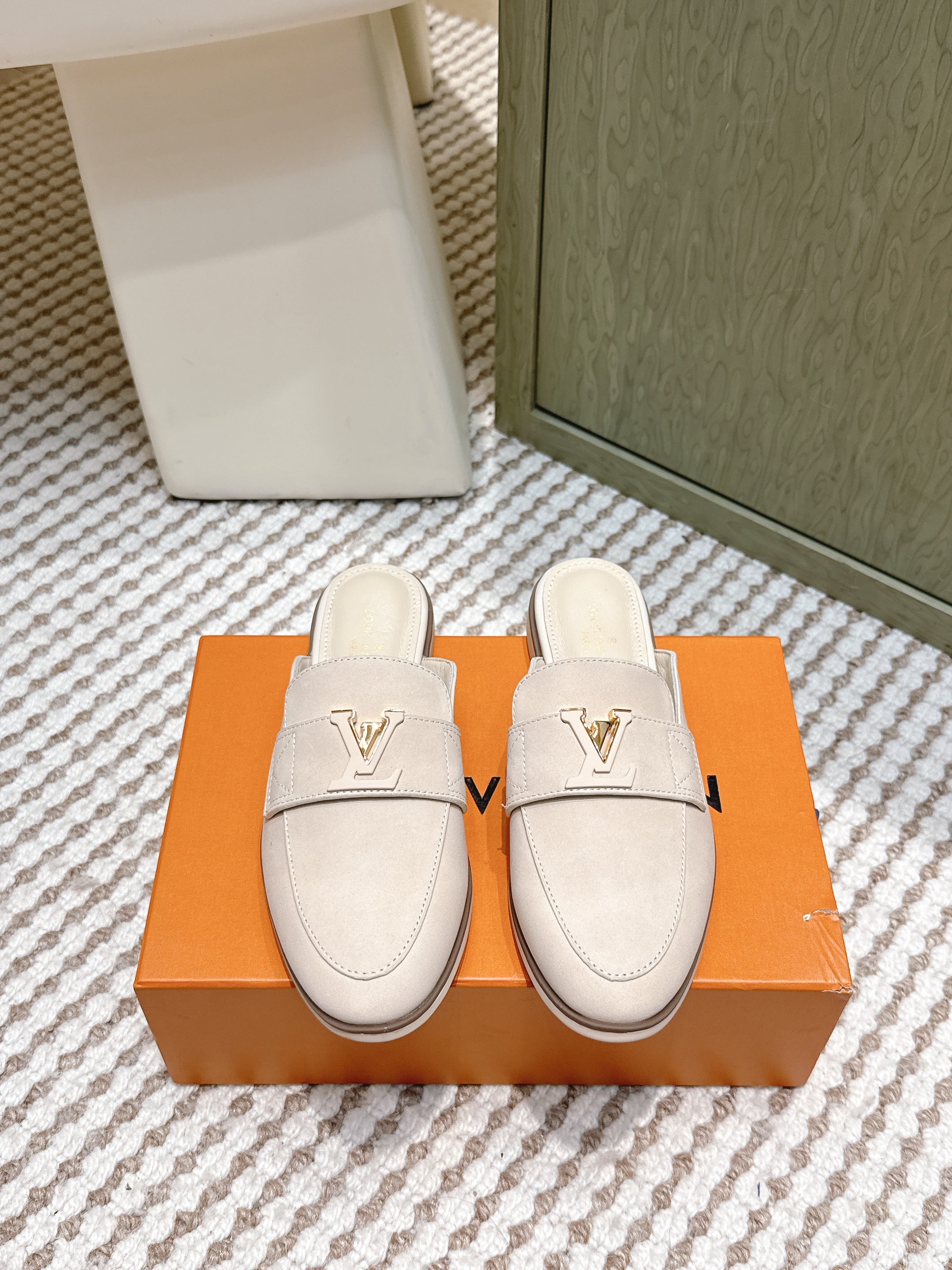 LV 26ss Mule Light Beige Suede 657812