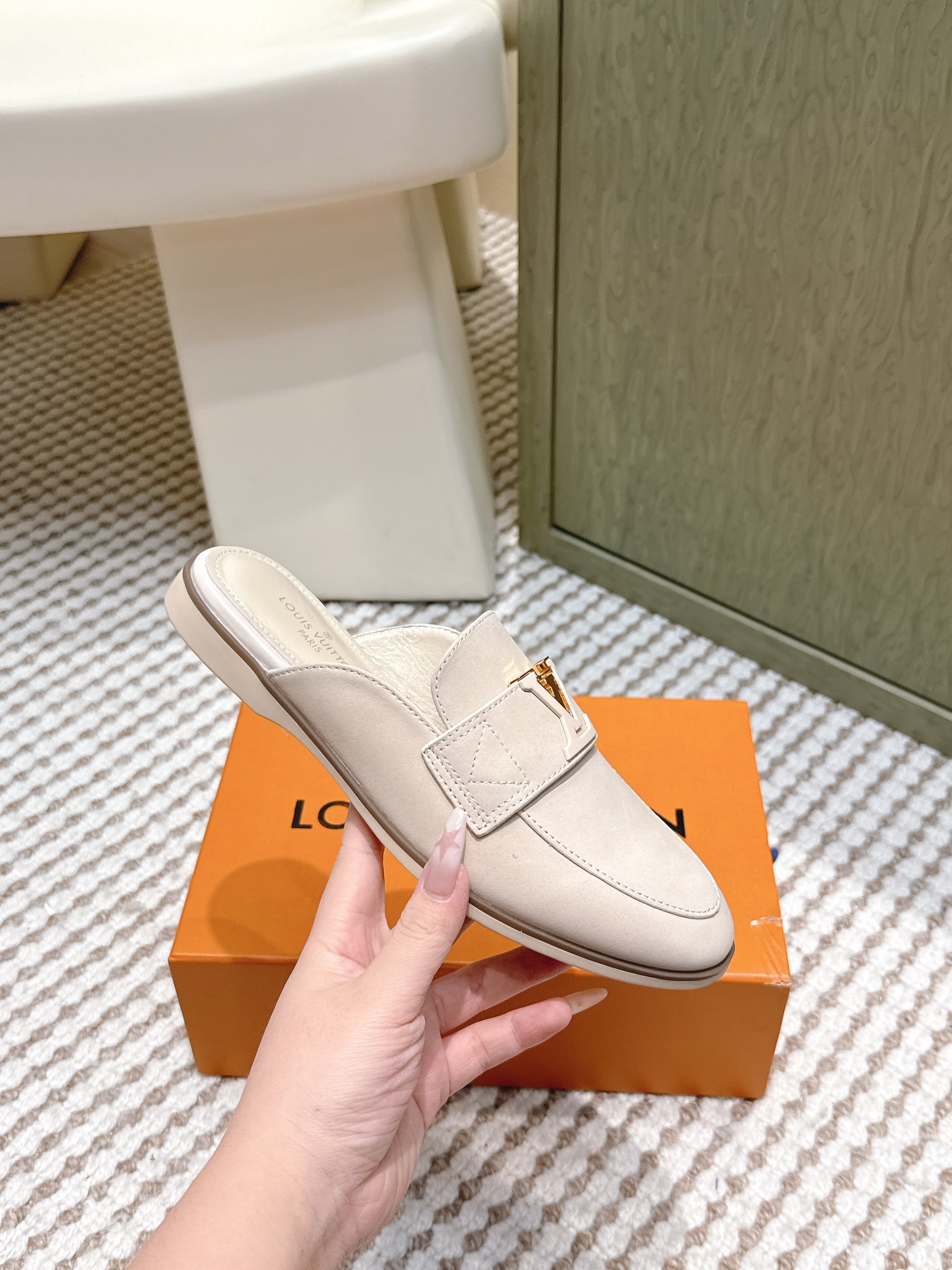 LV 26ss Mule Light Beige Suede 657812