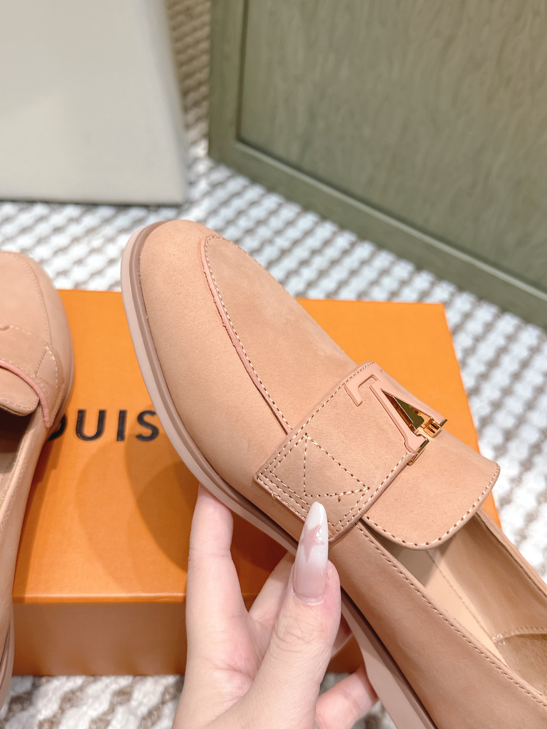 LV 26ss Loafers Dusty Peach Nude Suede 657816