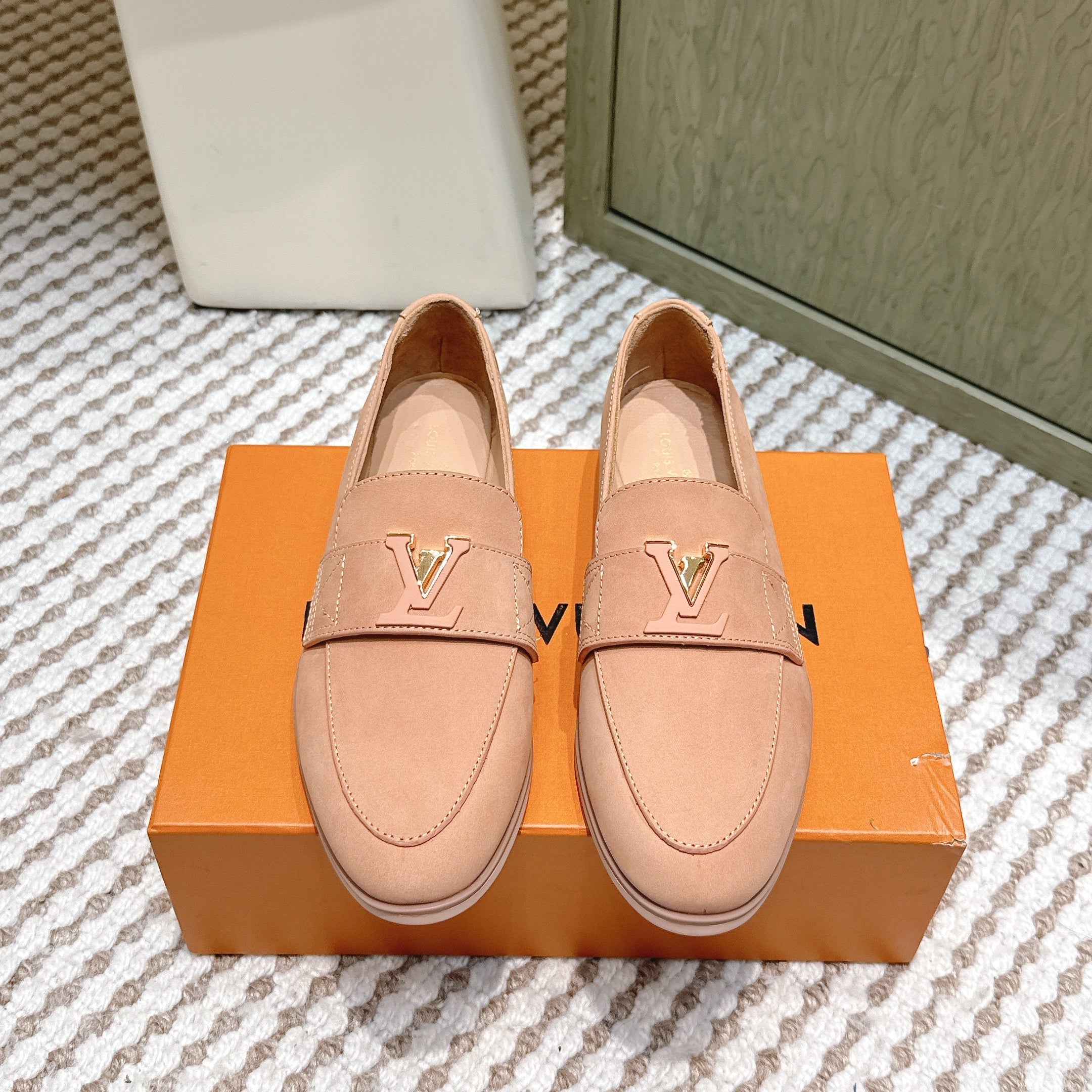LV 26ss Loafers Dusty Peach Nude Suede 657816