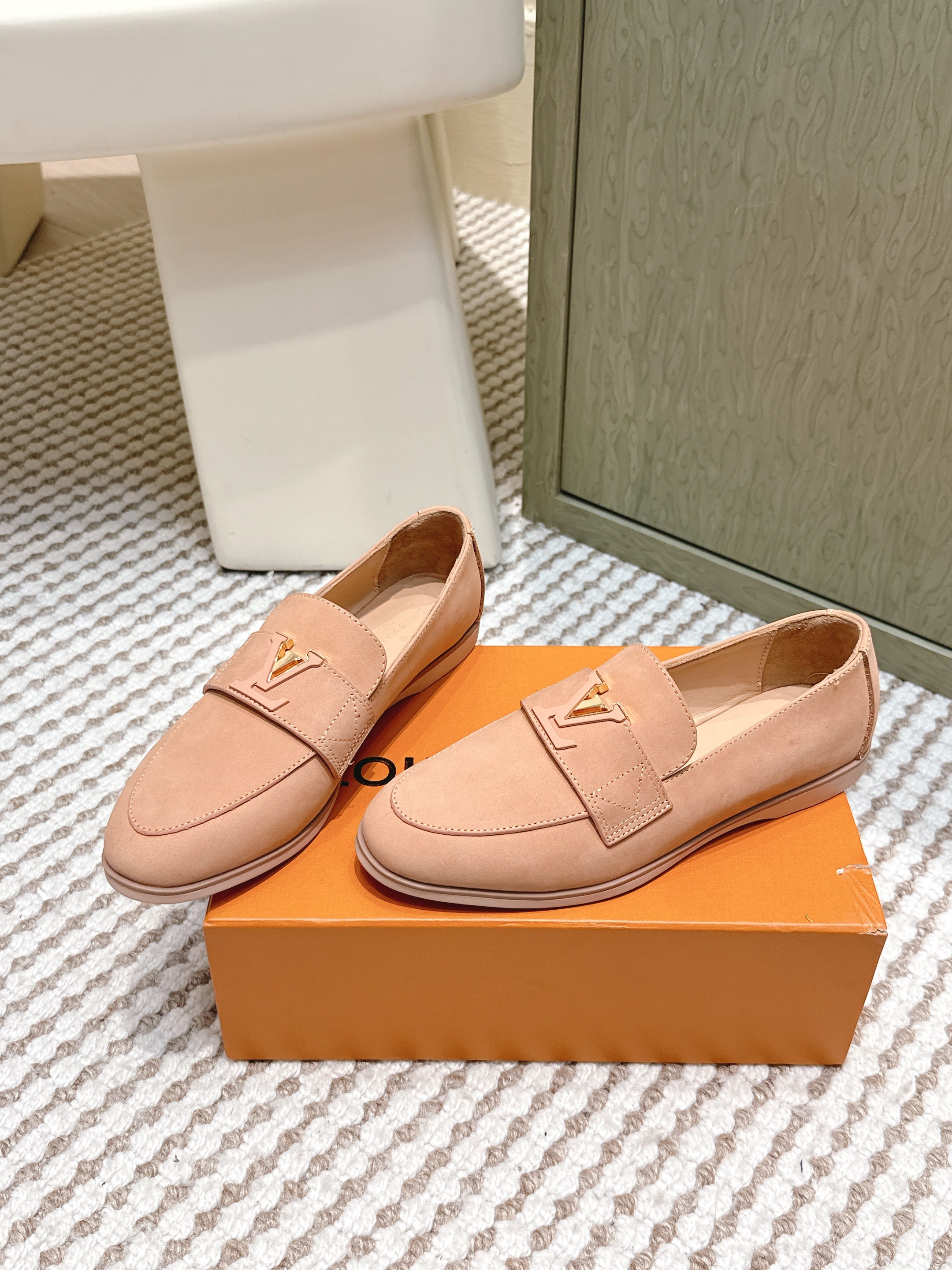 LV 26ss Loafers Dusty Peach Nude Suede 657816