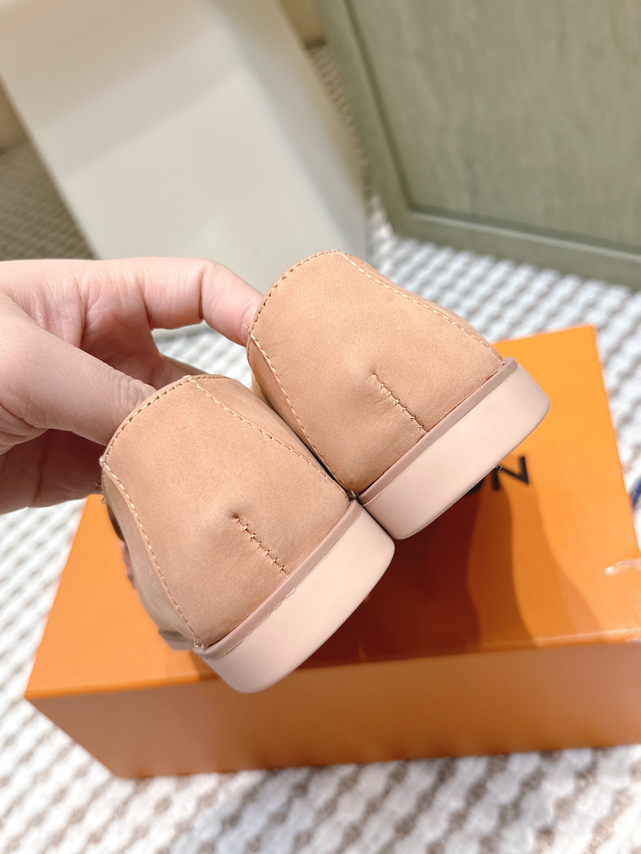 LV 26ss Loafers Dusty Peach Nude Suede 657816