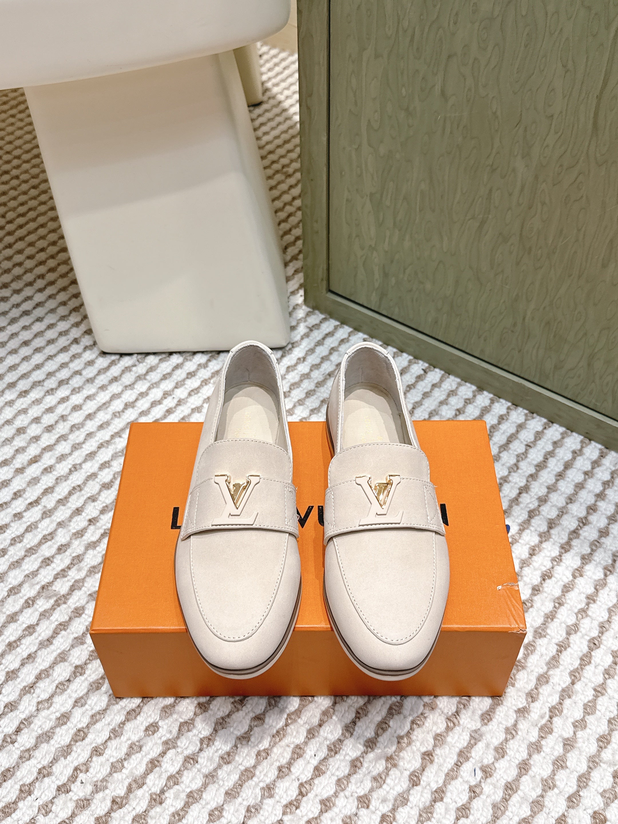 LV 26ss Loafers Beige Suede 657817