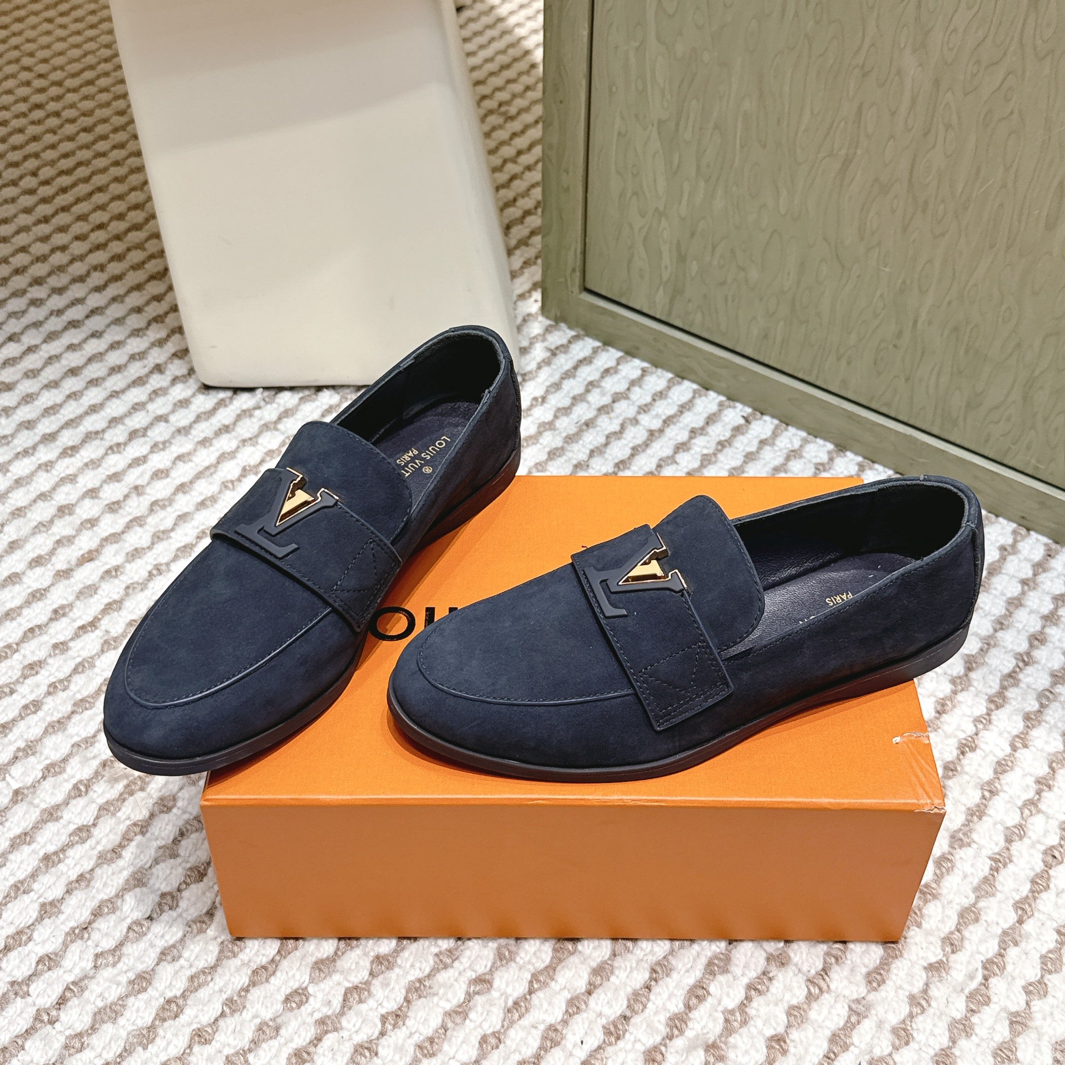 LV 26ss Loafers Navy Blue Suede 657818