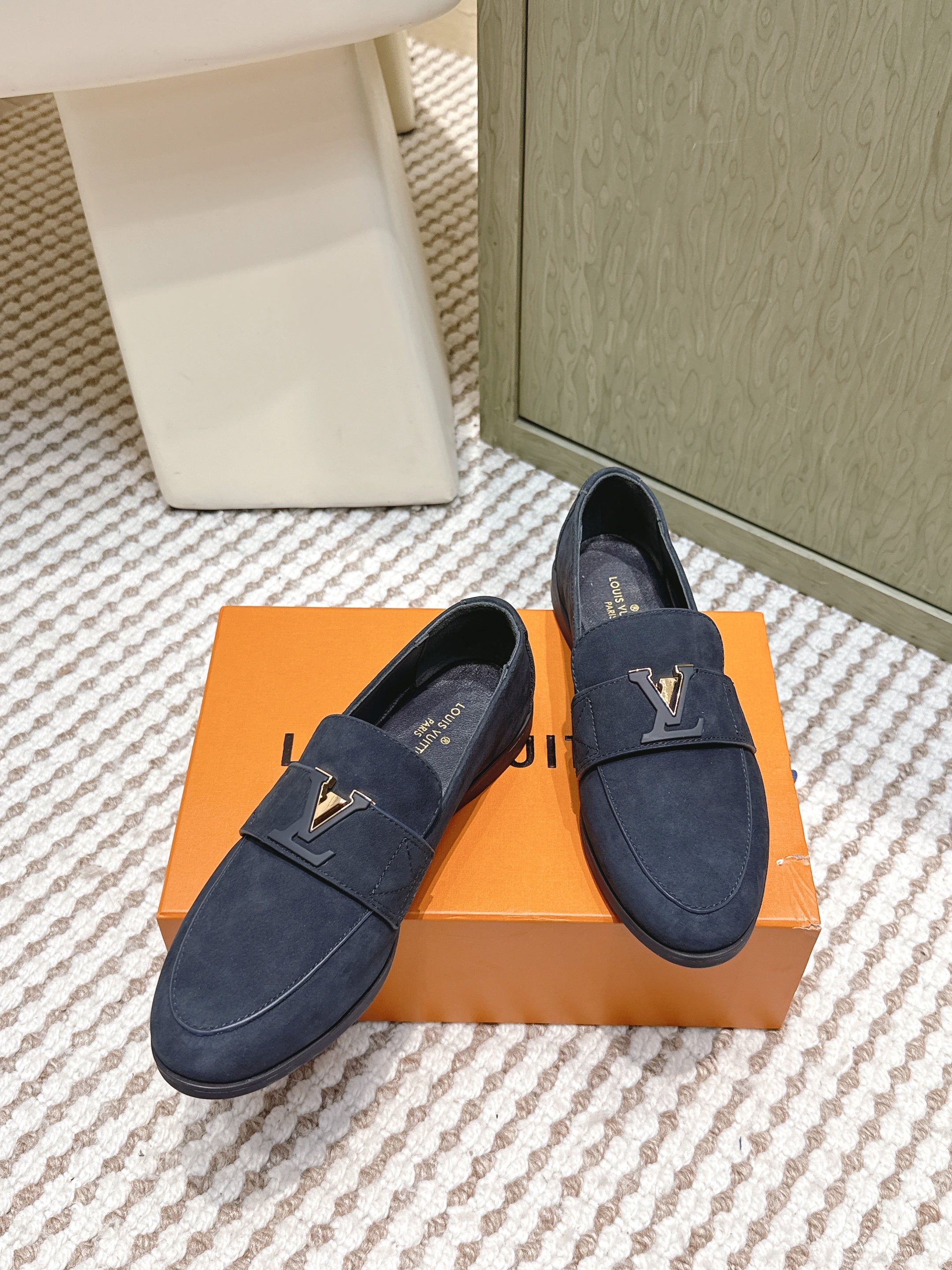 LV 26ss Loafers Navy Blue Suede 657818