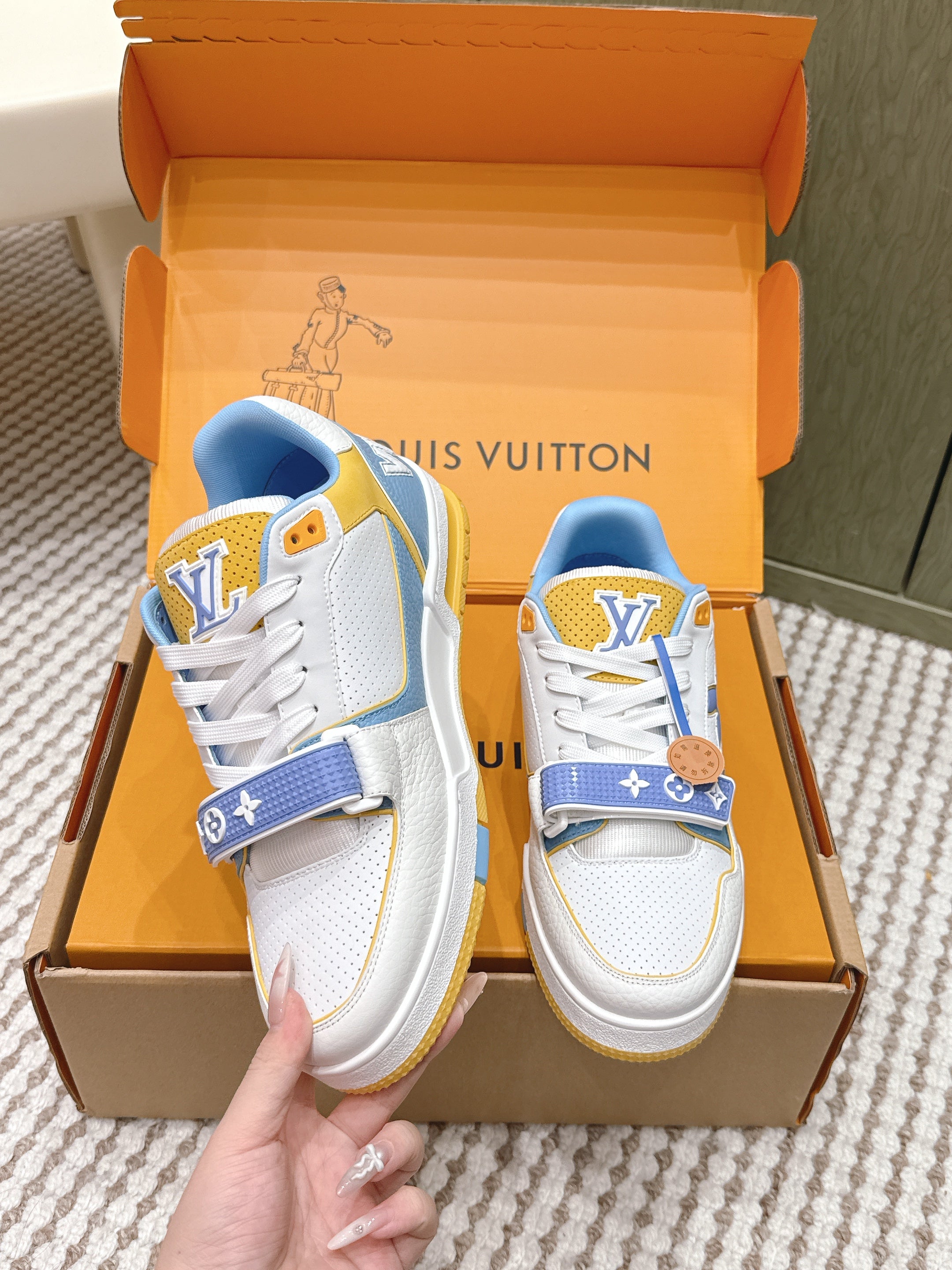LV 26ss Trainer Sneakers White Blue Yellow Cowhide 657927