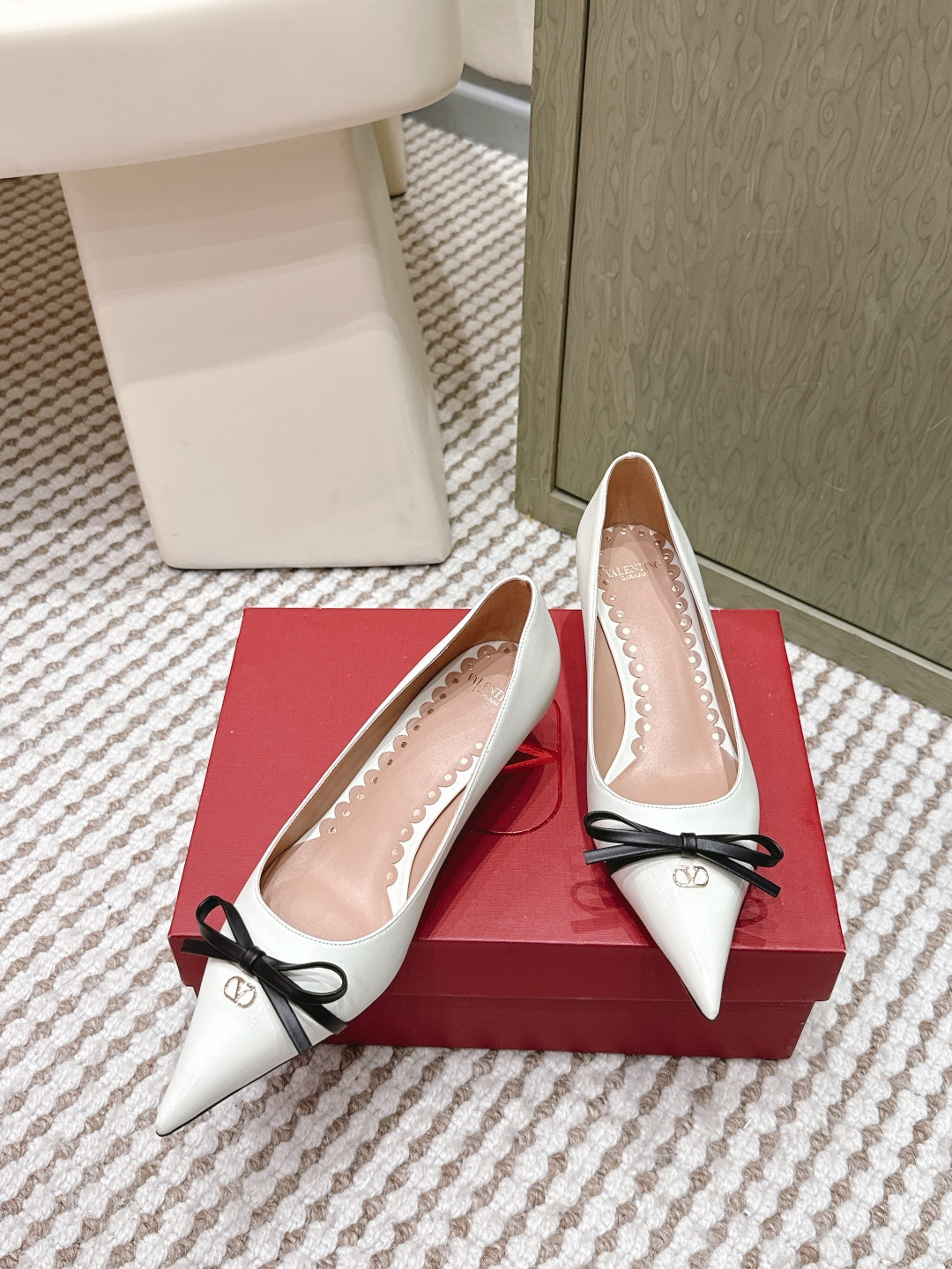 VT 26s Pump 45 White Genuine Leather 612253