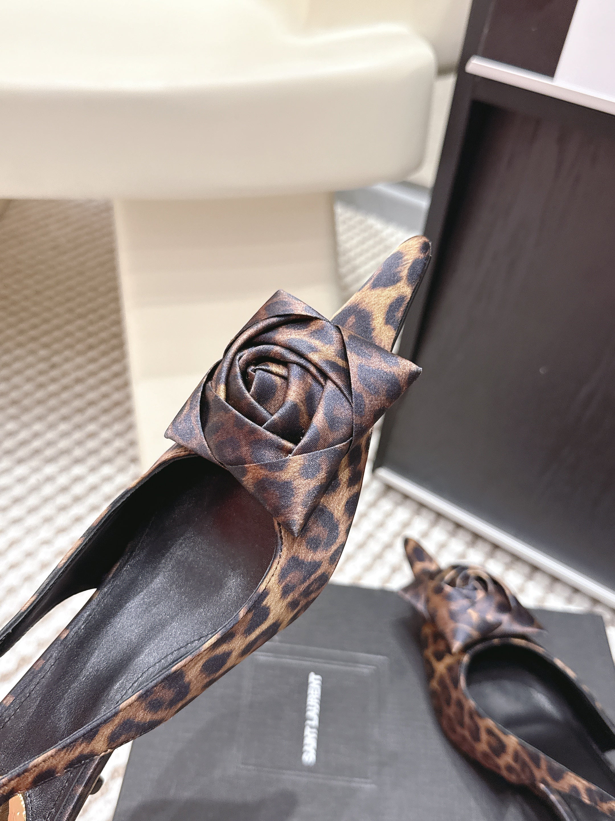 YSL 26ss Slingback 50 Leopard Print Satin Leather 654680
