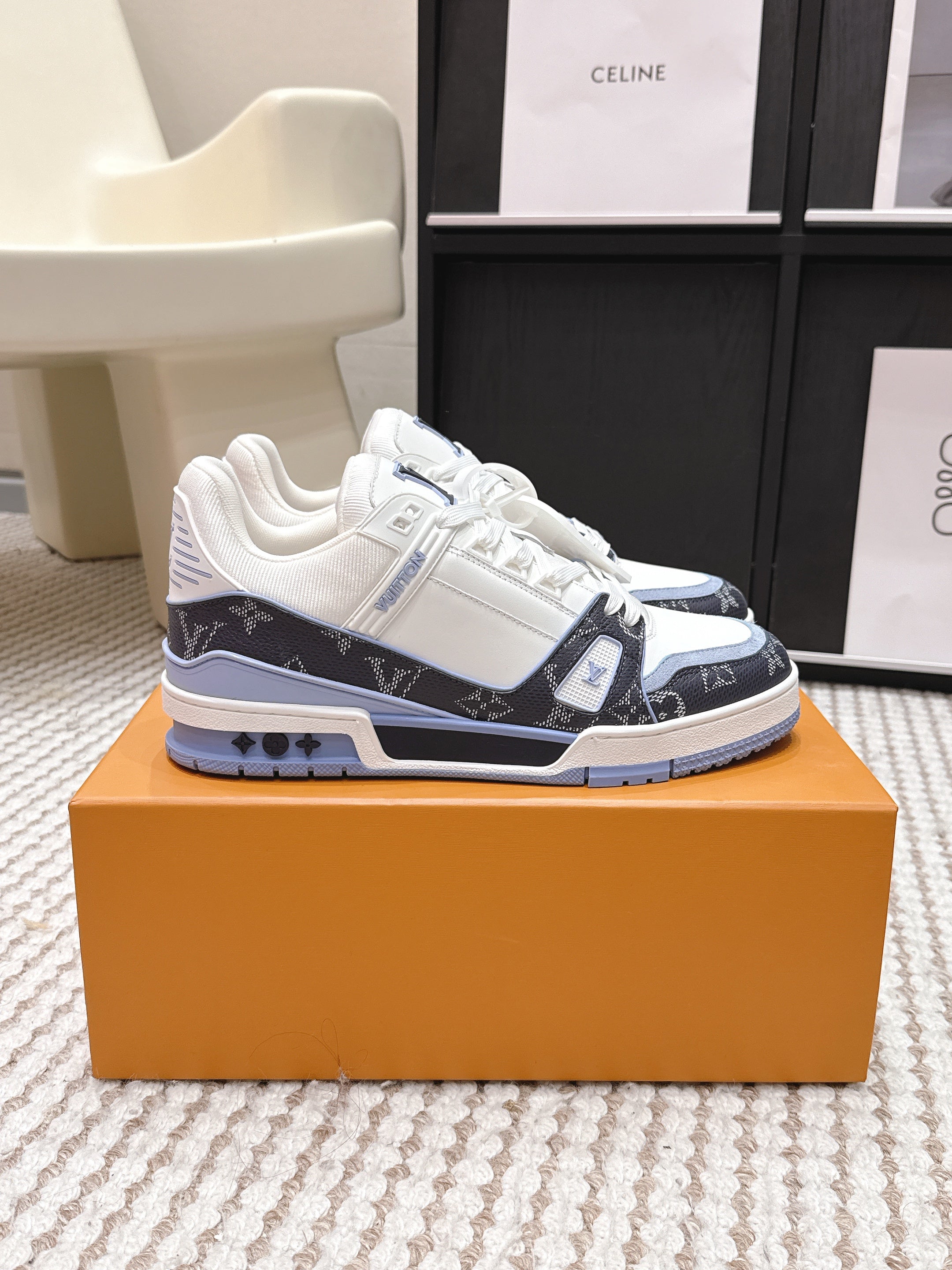 LV 26ss Trainer Sneakers White Navy Blue Cowhide 632428