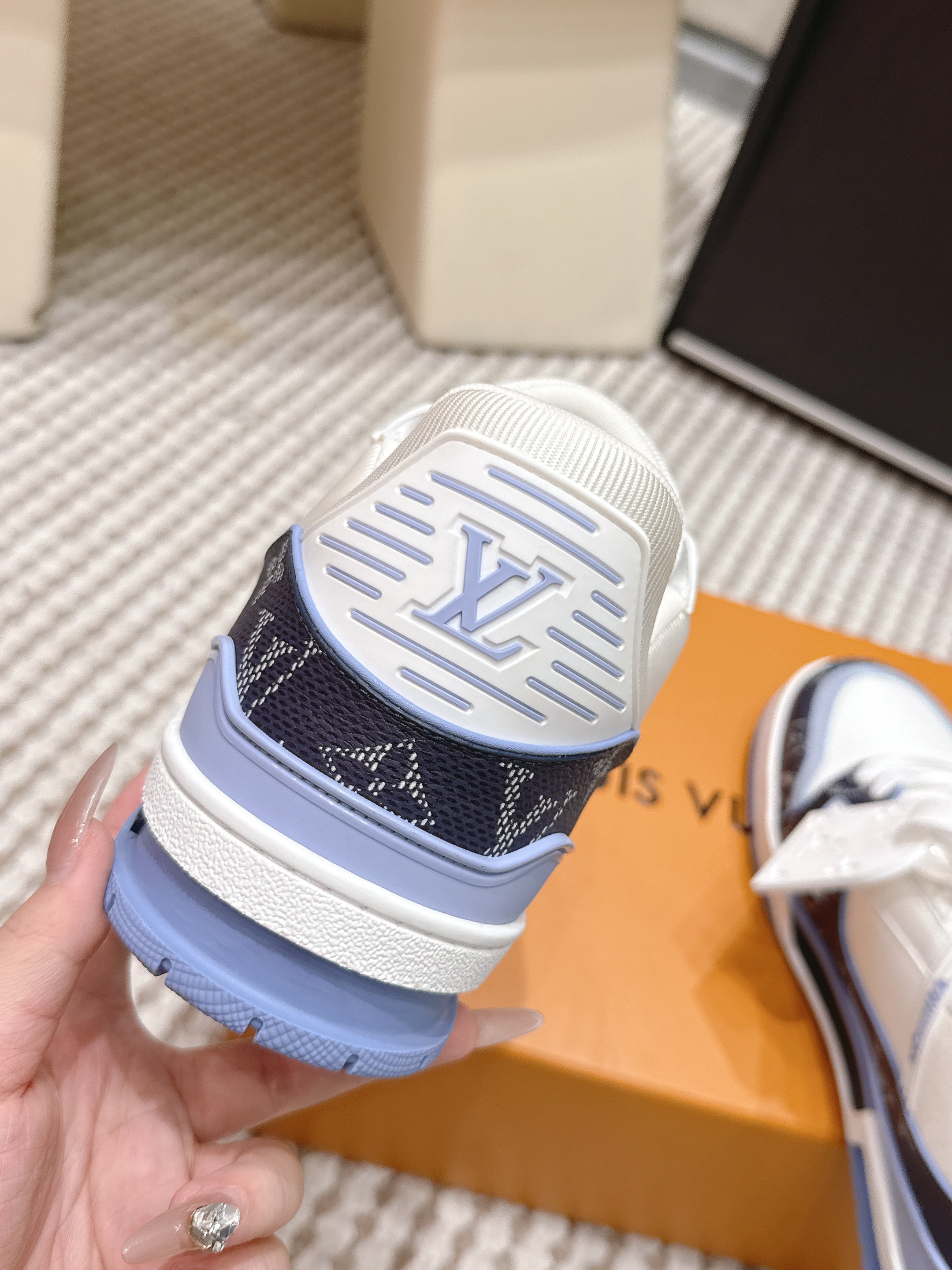 LV 26ss Trainer Sneakers White Navy Blue Cowhide 632428