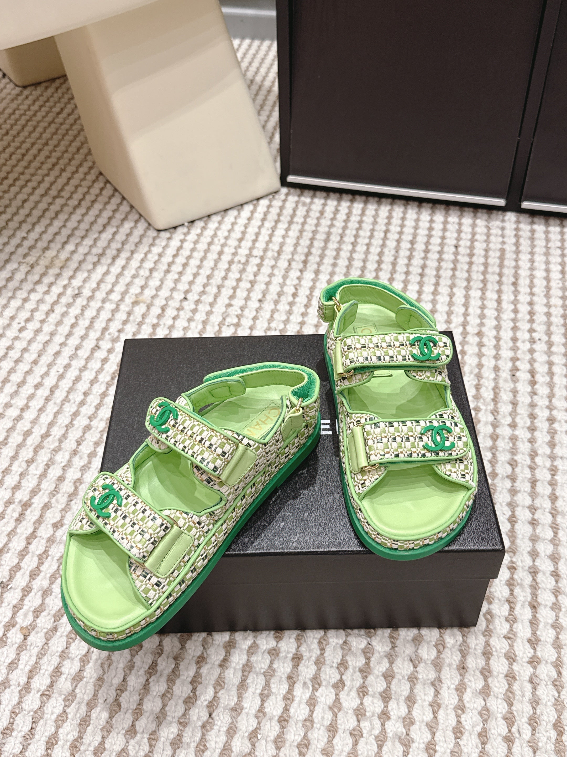 CC 26s Sandals Green White Beige Leather 632405