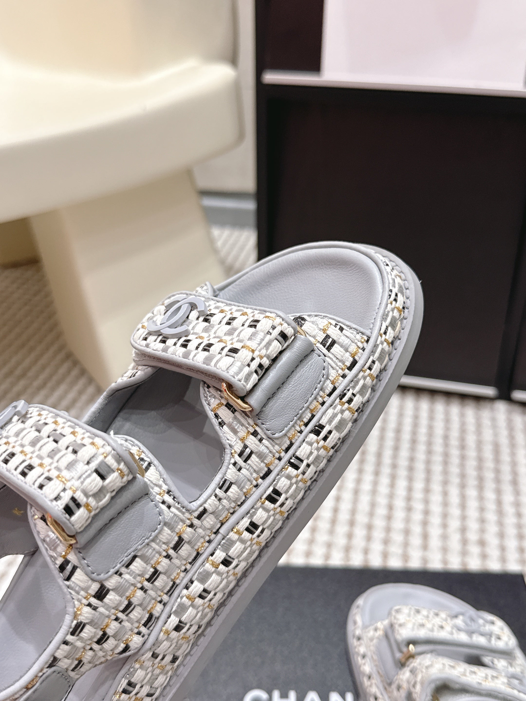 CC 26s Sandals Gray White Beige Leather 632403