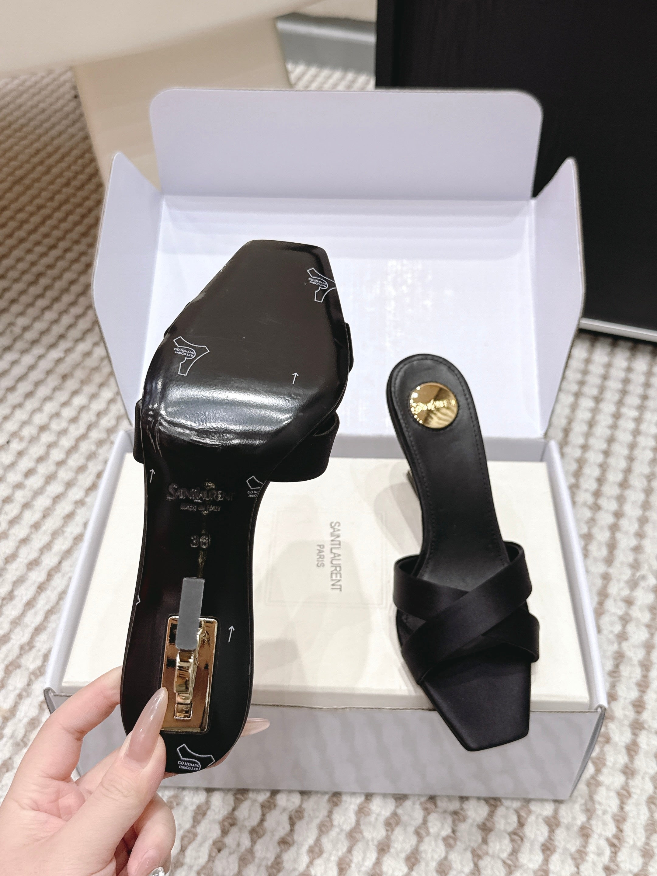 YSL 26ss High-Heeled Mules 85 Black Satin Leather 660672