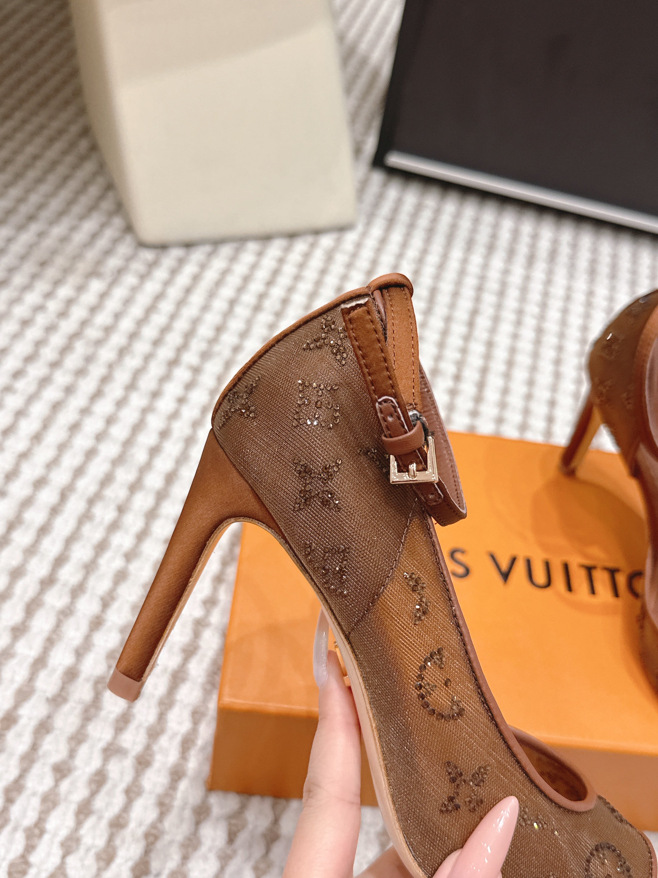 LV 26ss Peep-Toe Sandals 85 Brown Mesh 663225