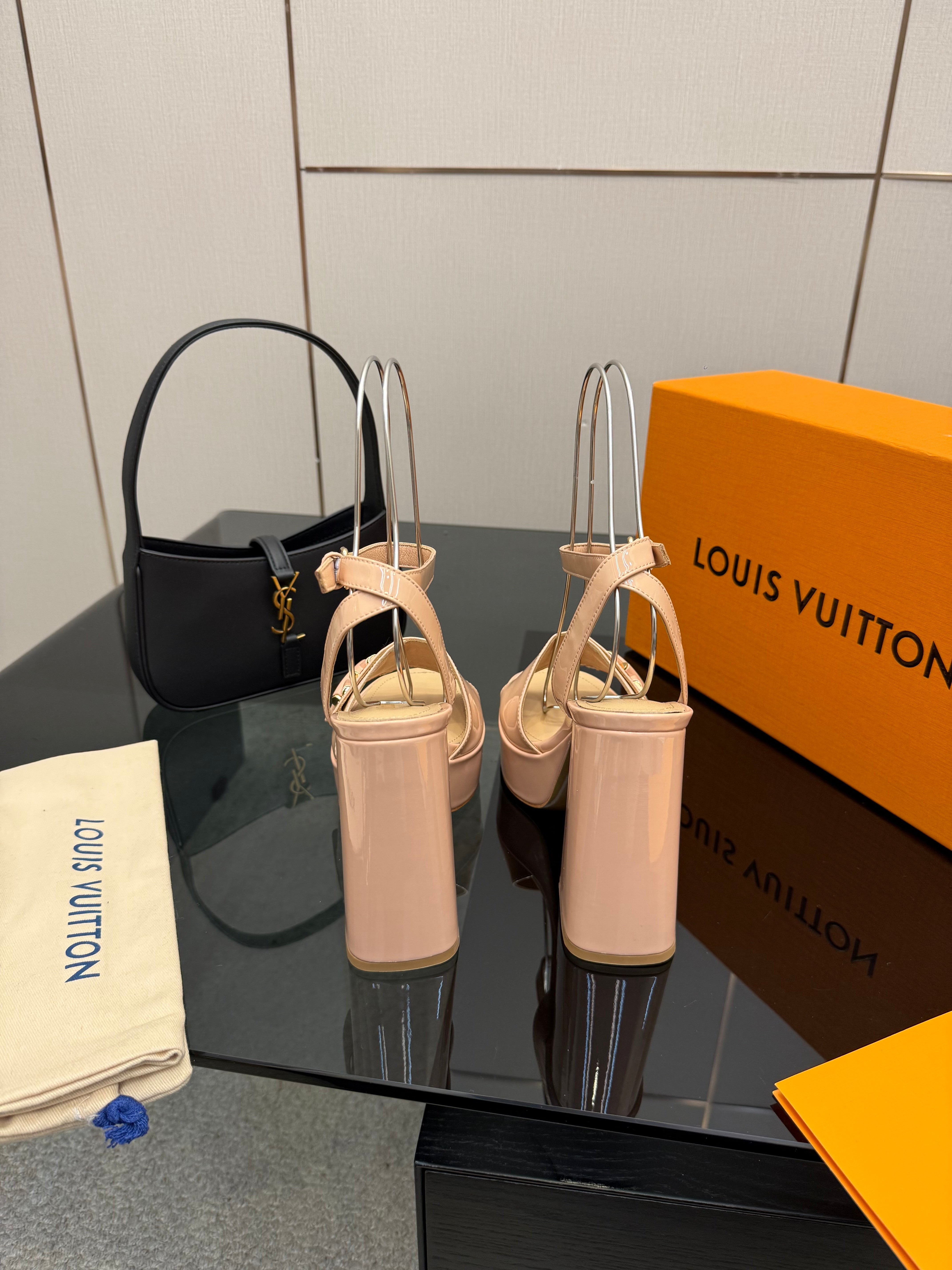 LV 26ss Platform Sandals 110 Beige Patent Leather 629615