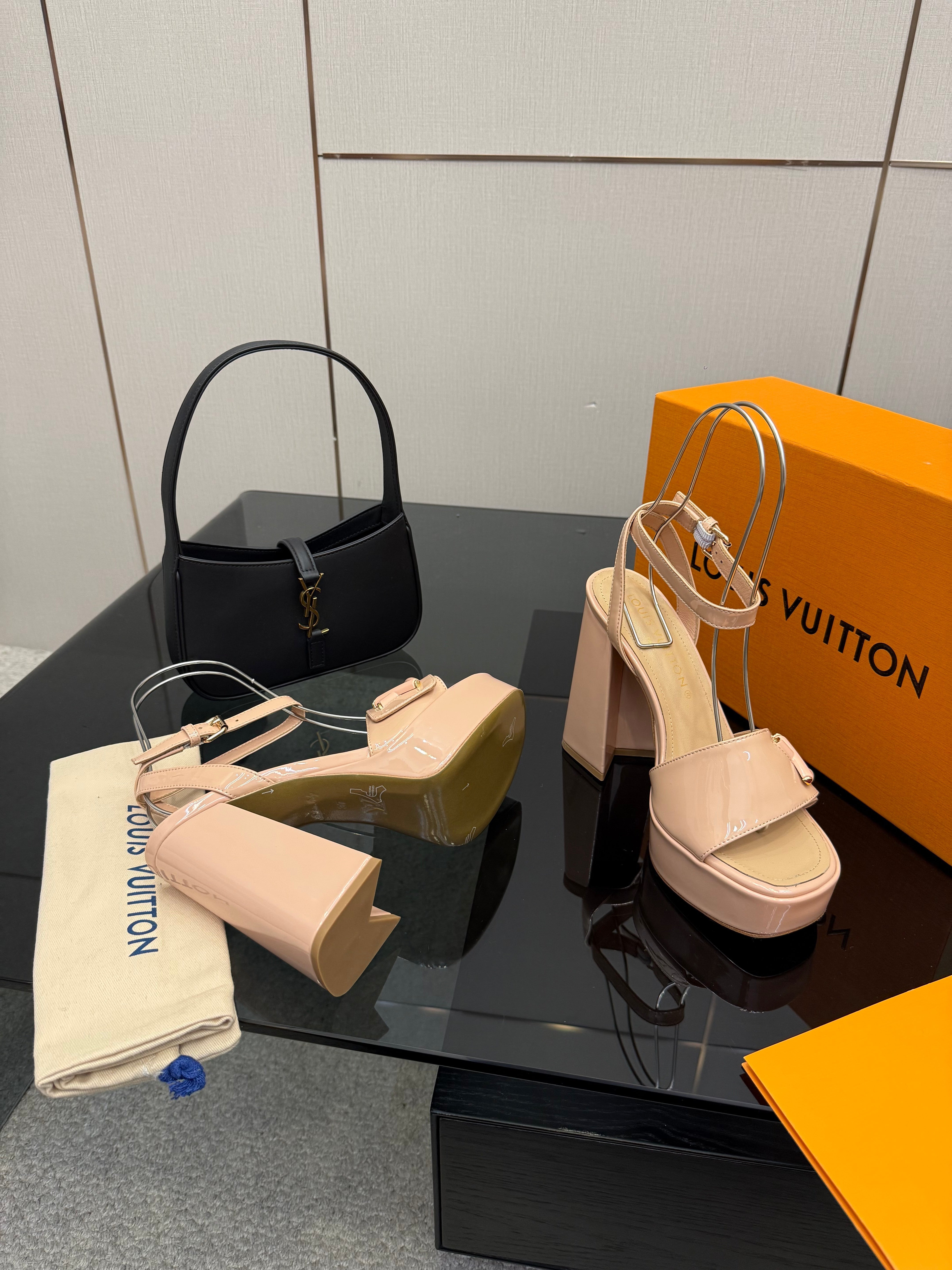 LV 26ss Platform Sandals 110 Beige Patent Leather 629615