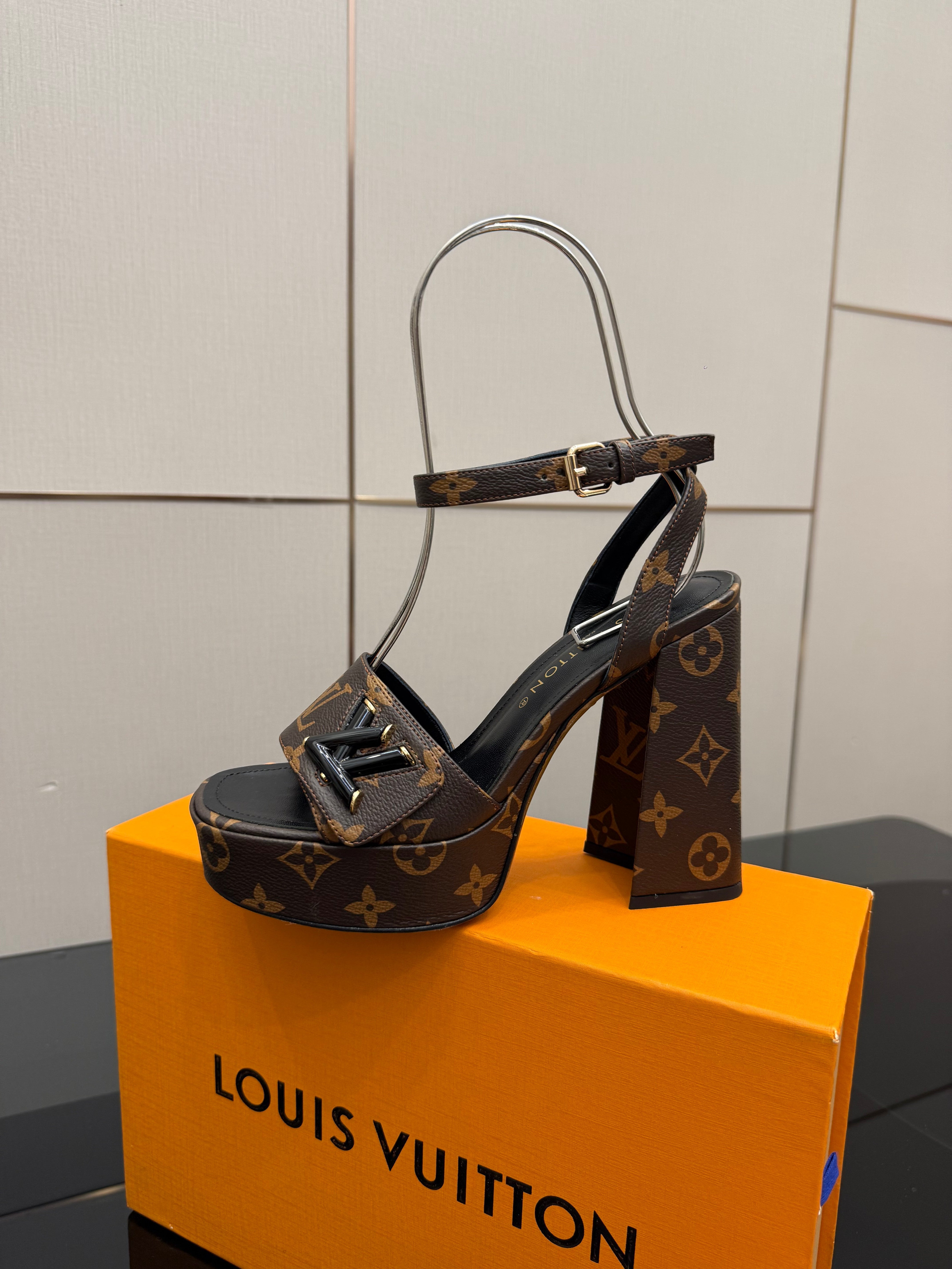 LV 26ss Platform Sandals 110 Brown Monogram Leather 629618