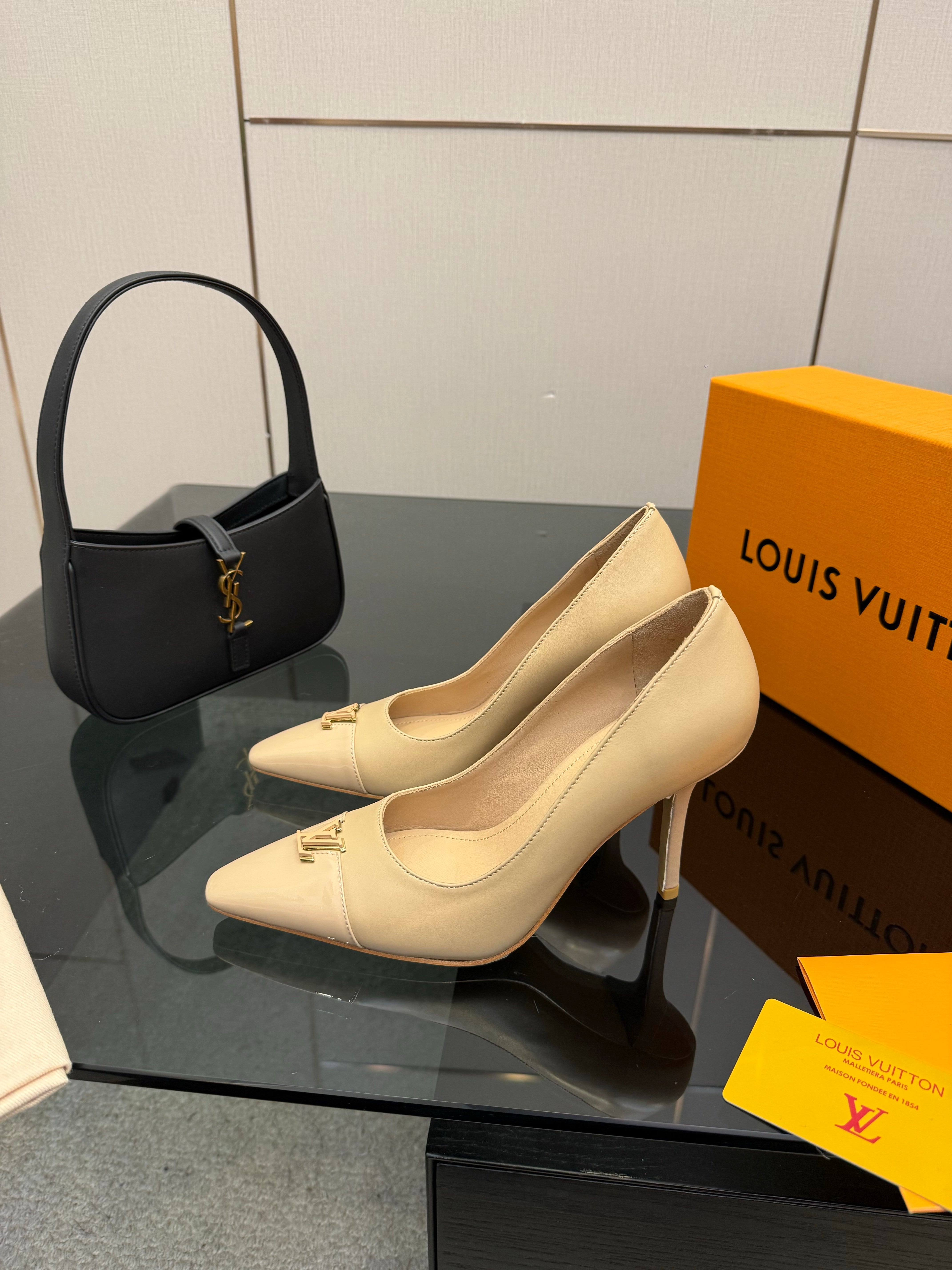 LV 26ss Heel Pump 90 Beige Patent Leather 629628