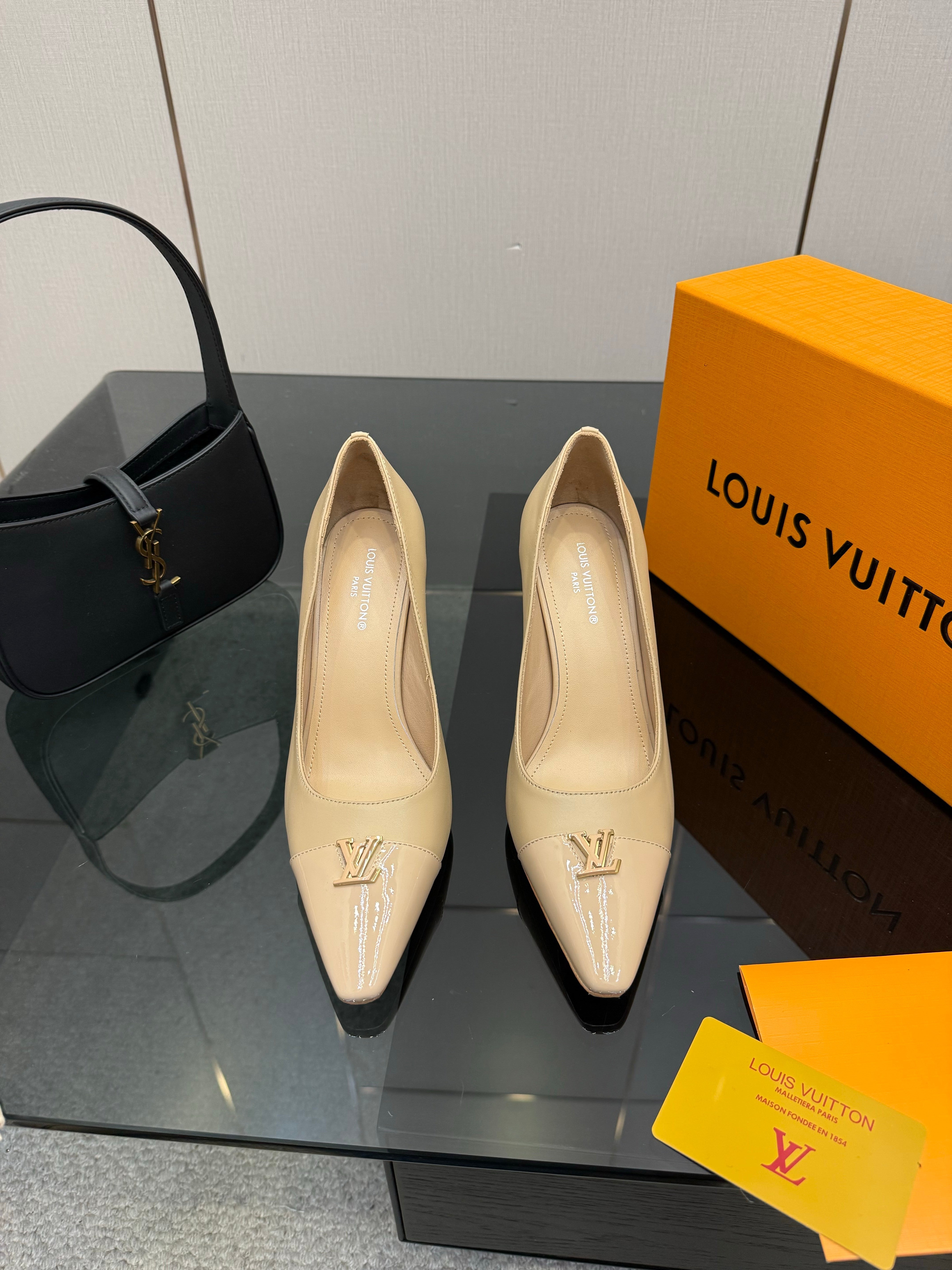 LV 26ss Heel Pump 90 Beige Patent Leather 629628