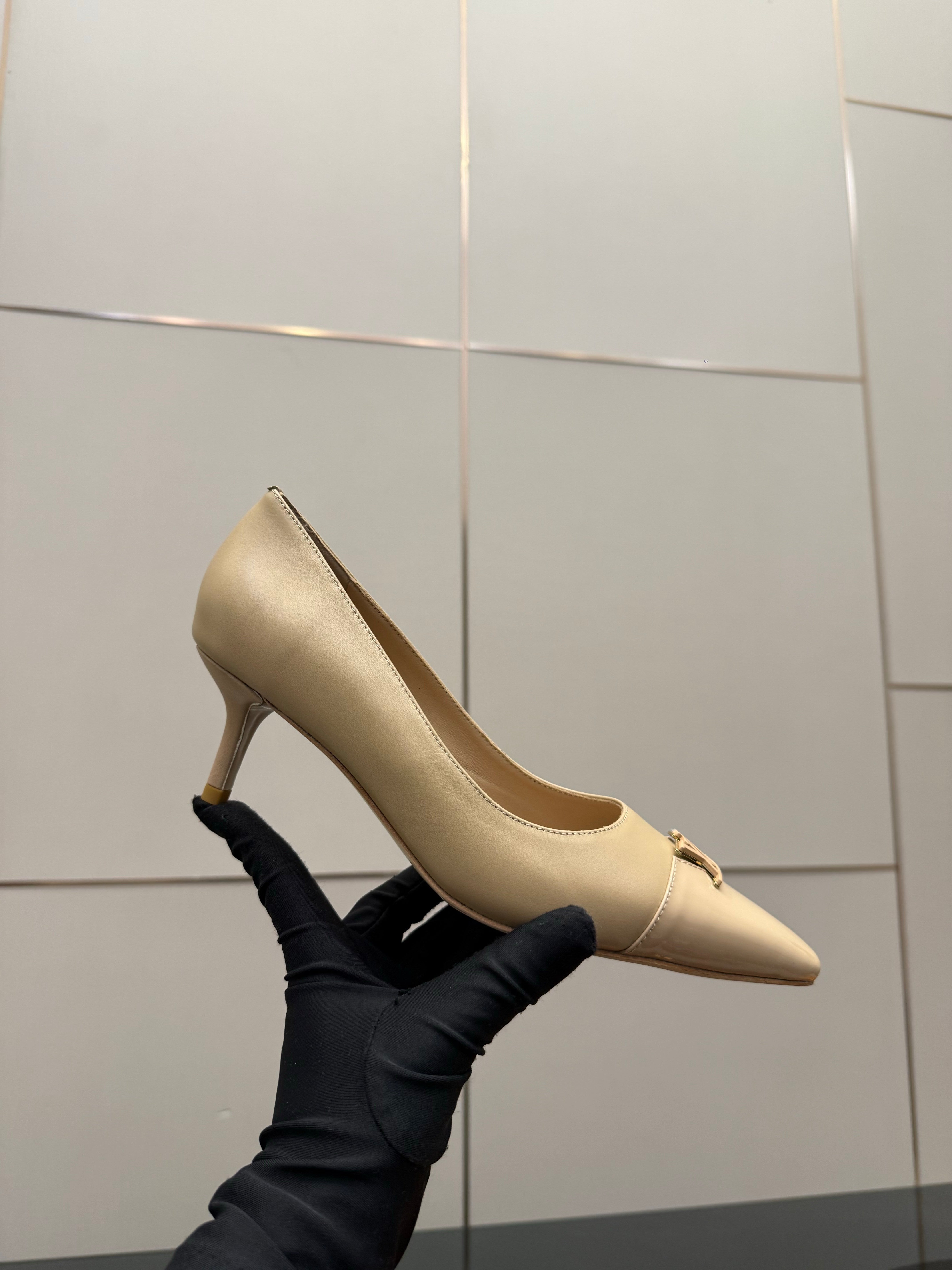 LV 26ss Heel Pump 55 Beige Patent Leather 629629