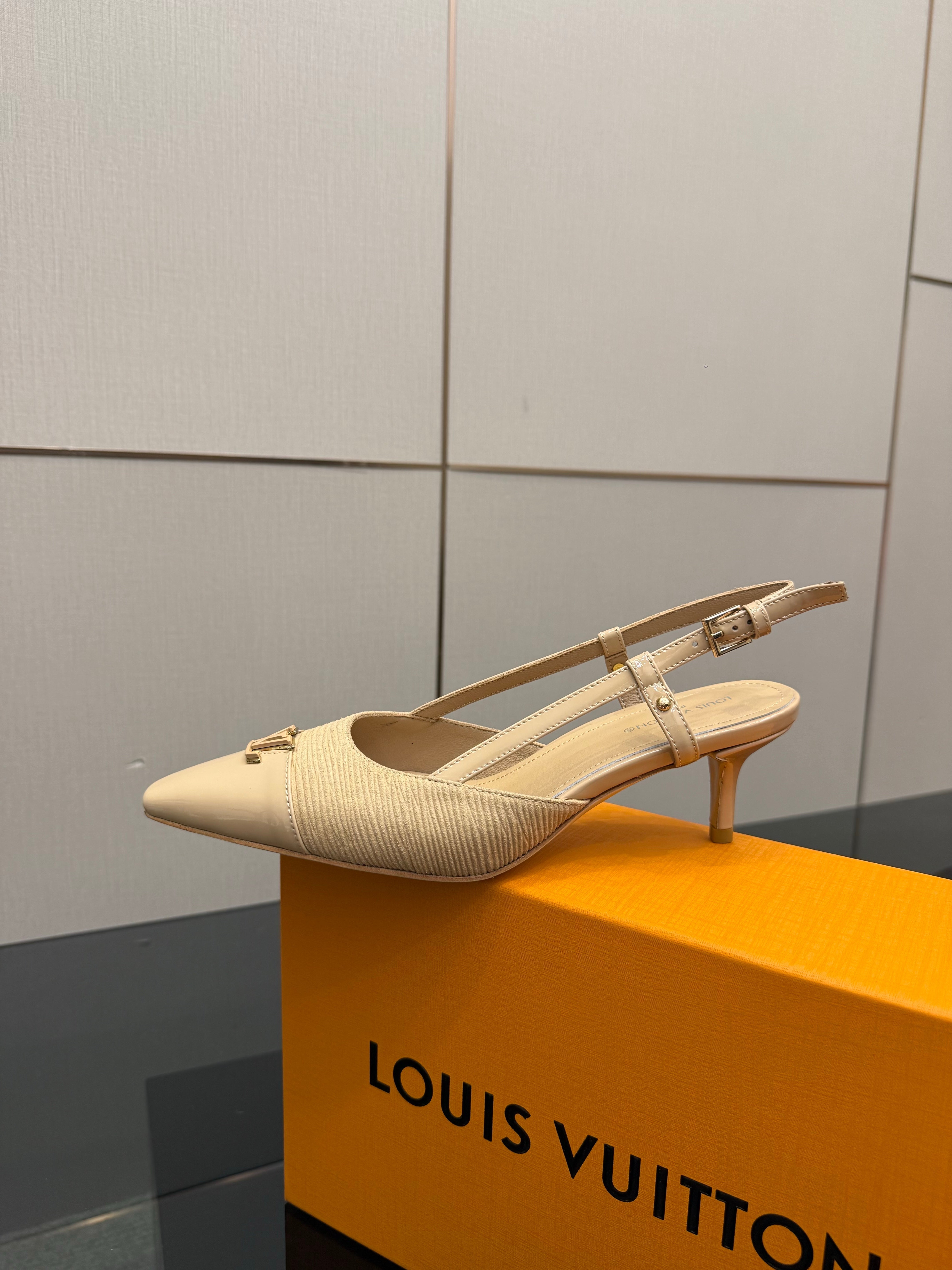 LV 26ss Slingback 55 Beige Calfskin Suede 629646