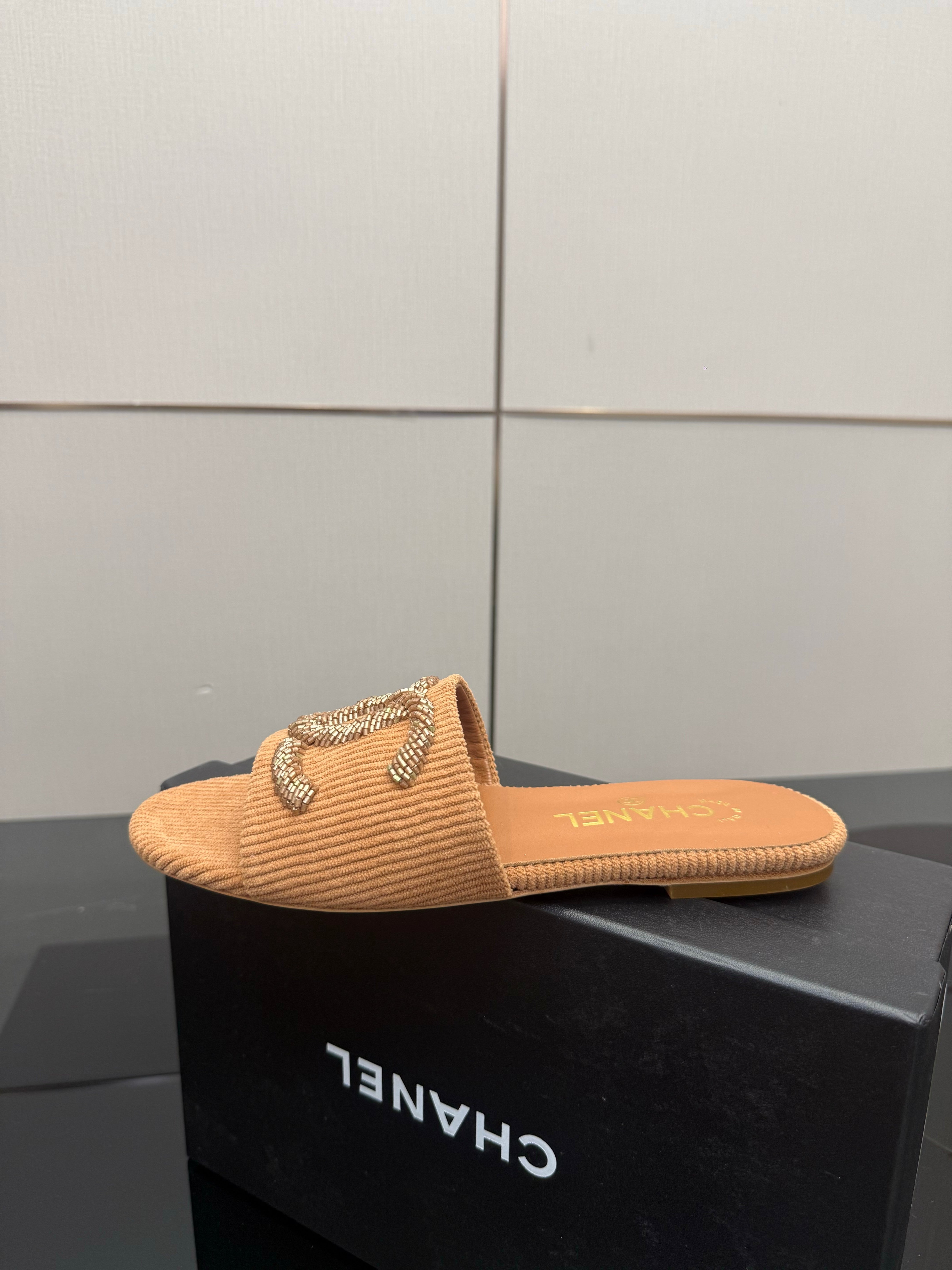 Chanel 2026 Slippers Leather Raffia Large Gold CC Logo 791589