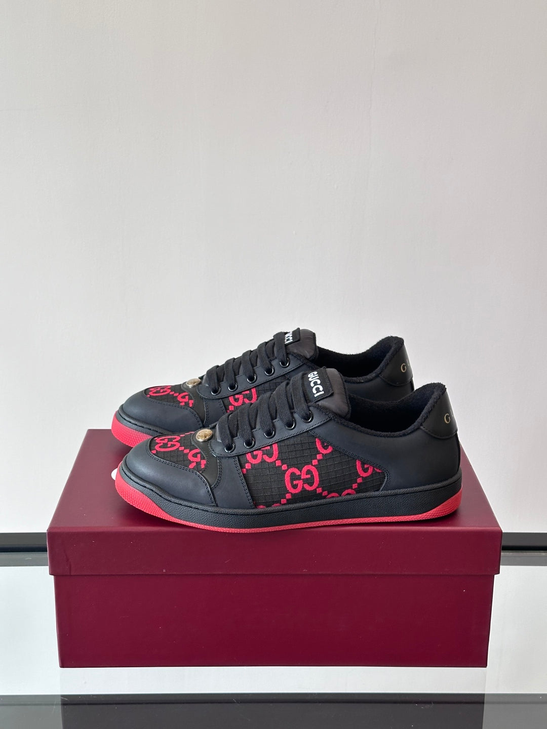 GG Men's Screener Sneaker Black Red Canvas 524670