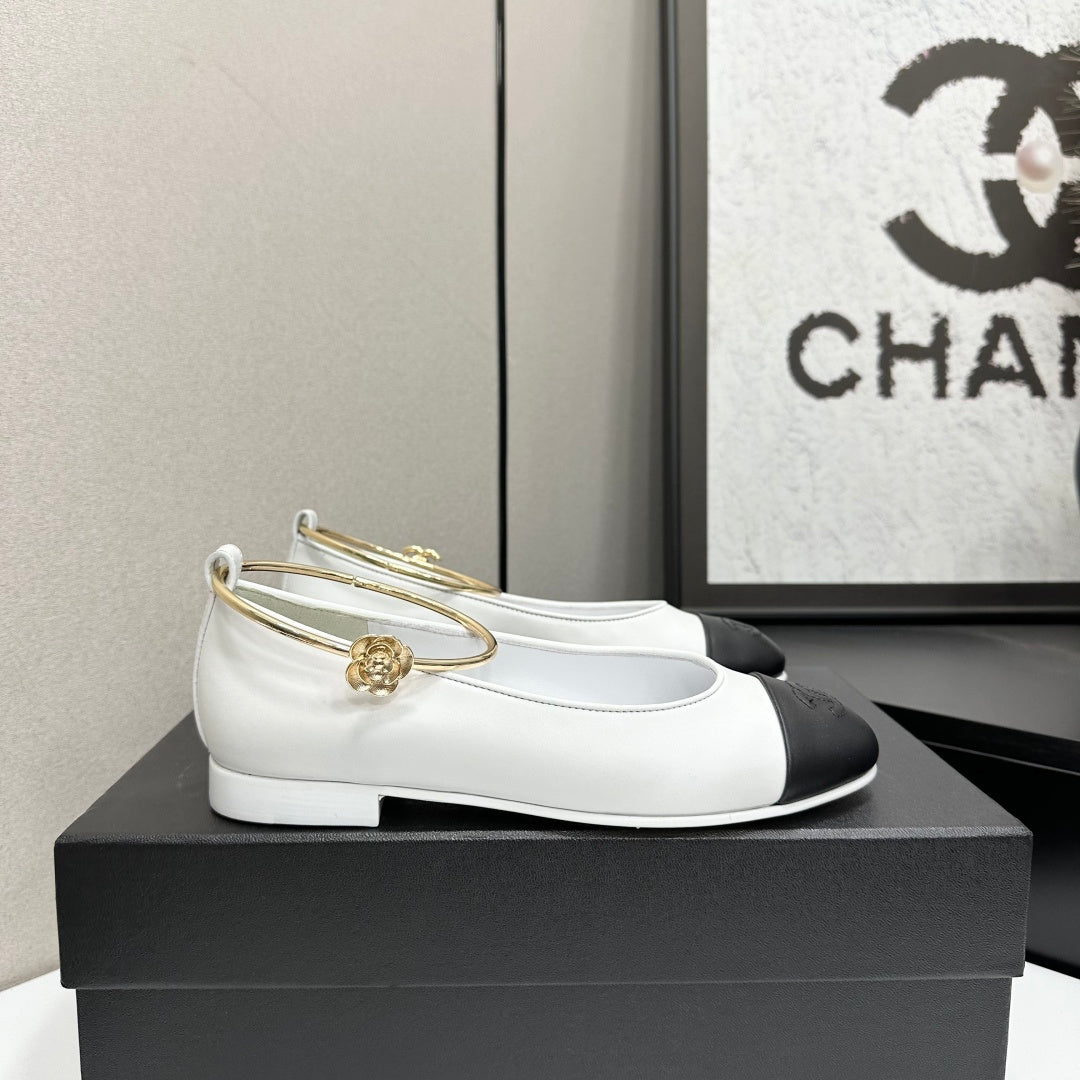 CC 26s Ballet Flats Ivory Black Sheepskin 626305
