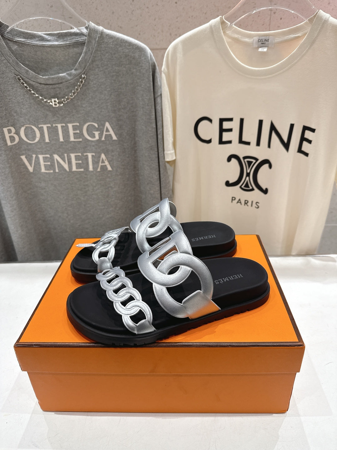 HM 26ss Pig Nose Sandals Black Sliver Metallic Cowhide 641270