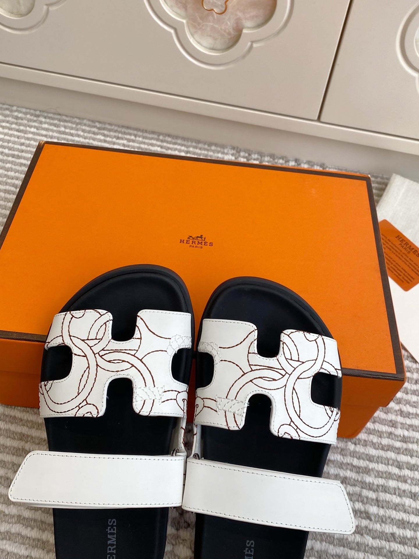 HM 2026 Velcro Slippers White Sheepskin 667458