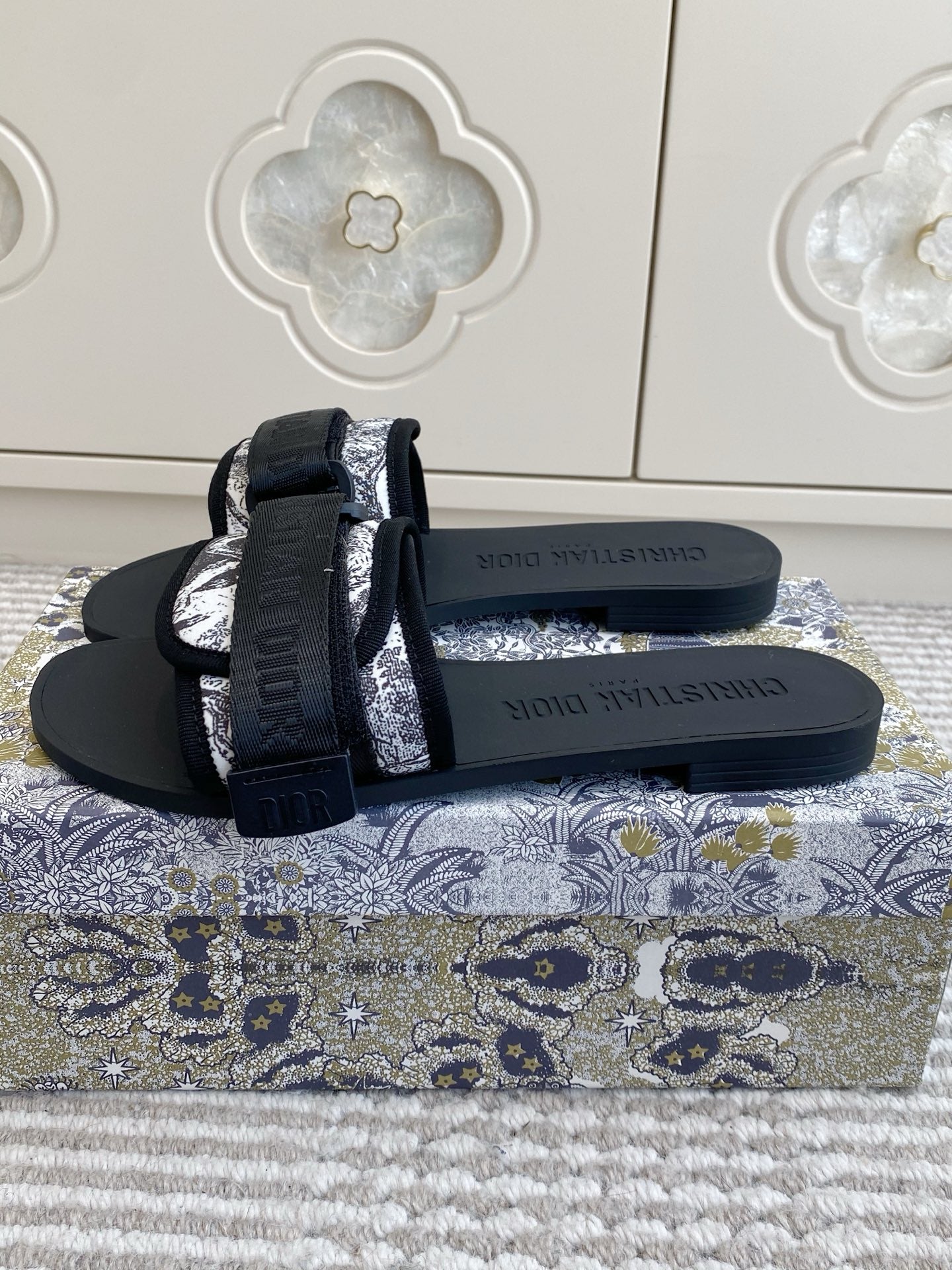 CD 26s Flat Slippers Black White Canvas Rubber 648130