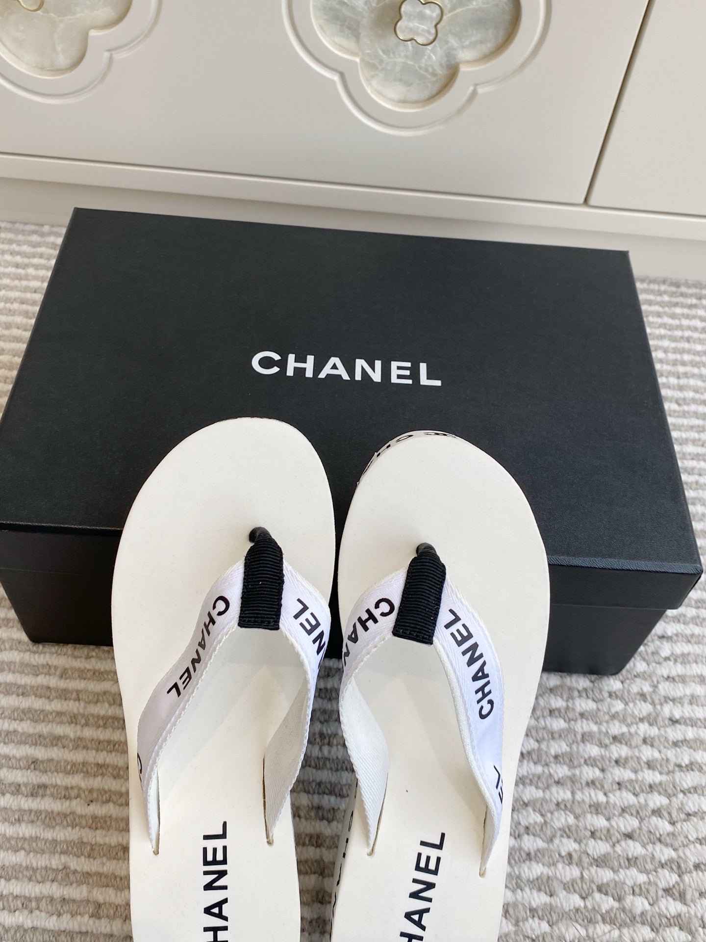 CC 26s Thong Sandals 65 White Rubber Leather 647673
