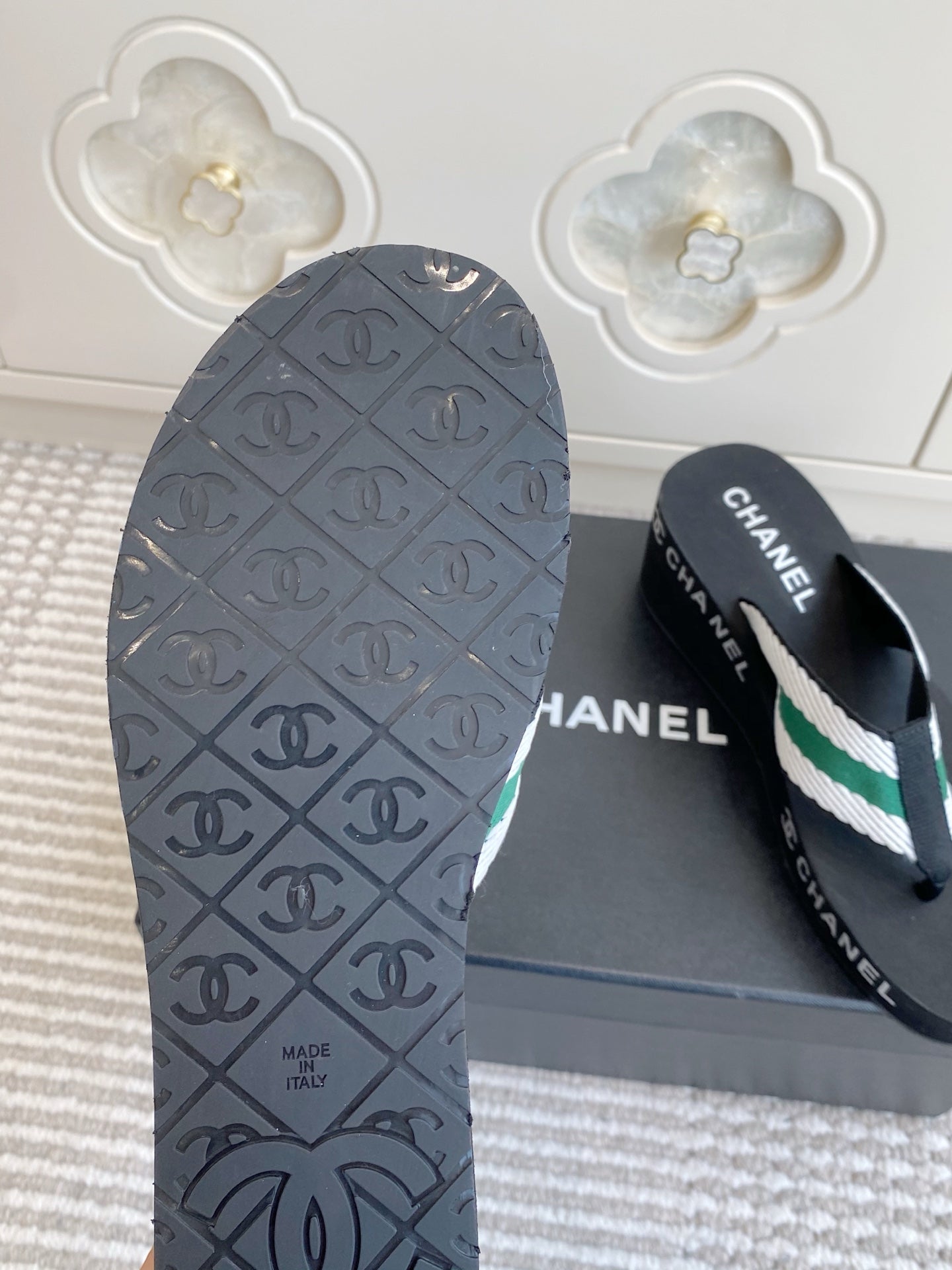 CC 26s Thong Sandals 65 Black White Green Rubber Leather 647676