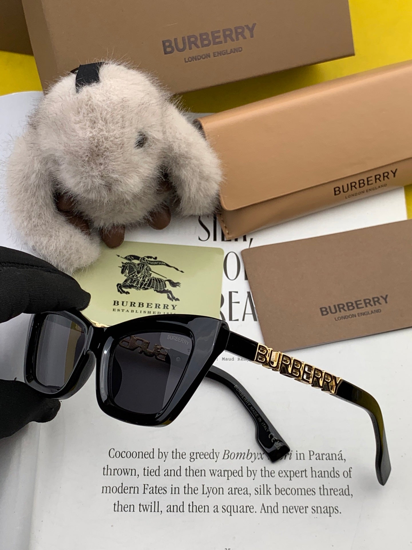 Burberry Sunglasses 559695