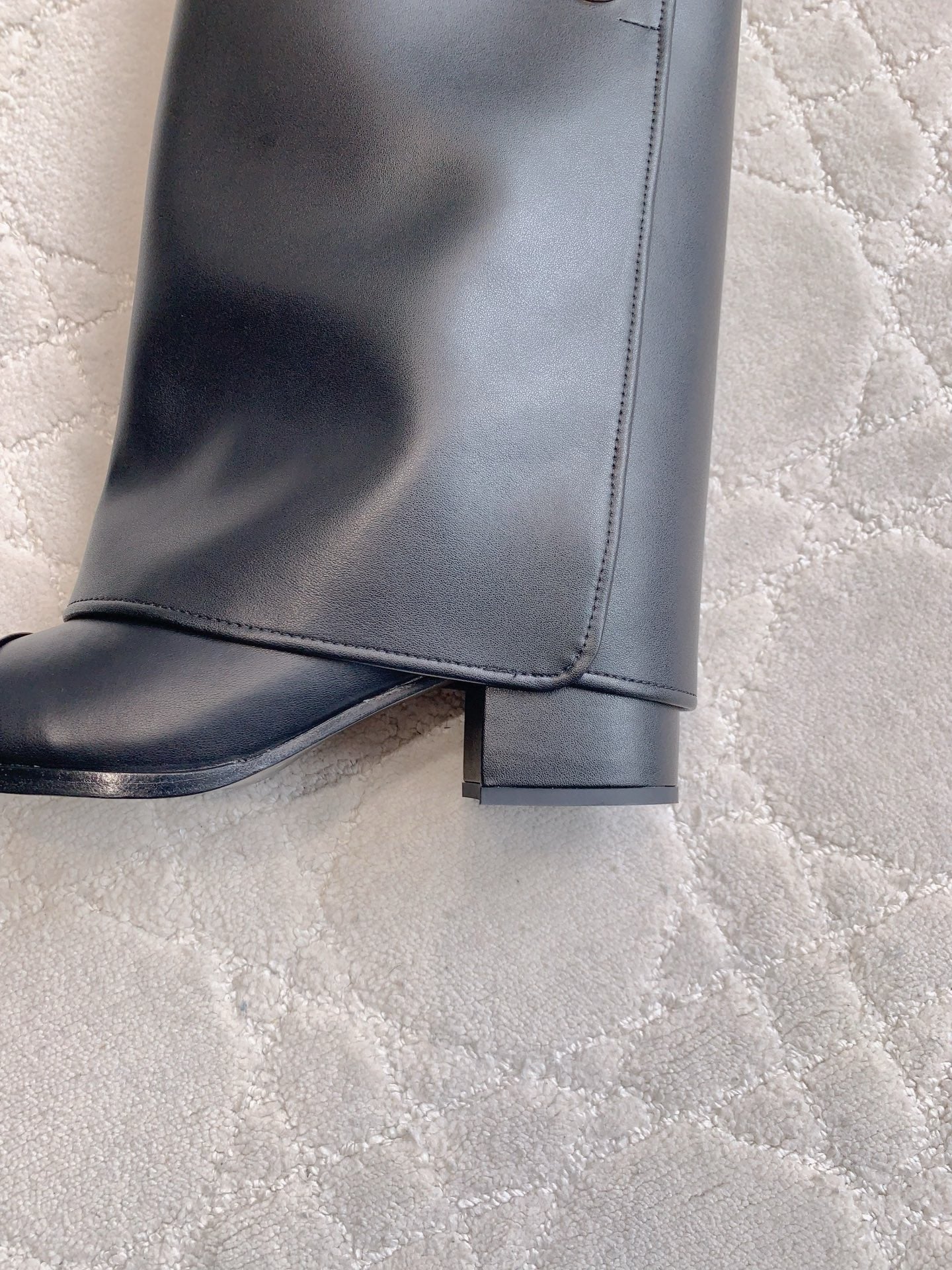 CC 25 Buttoned Boot Black Calfskin 516649