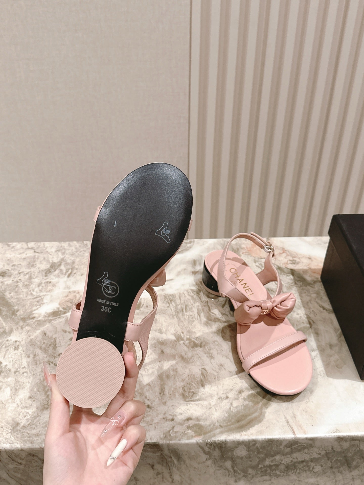 CC 26s Bow Sandals Pink Cowhide 658470