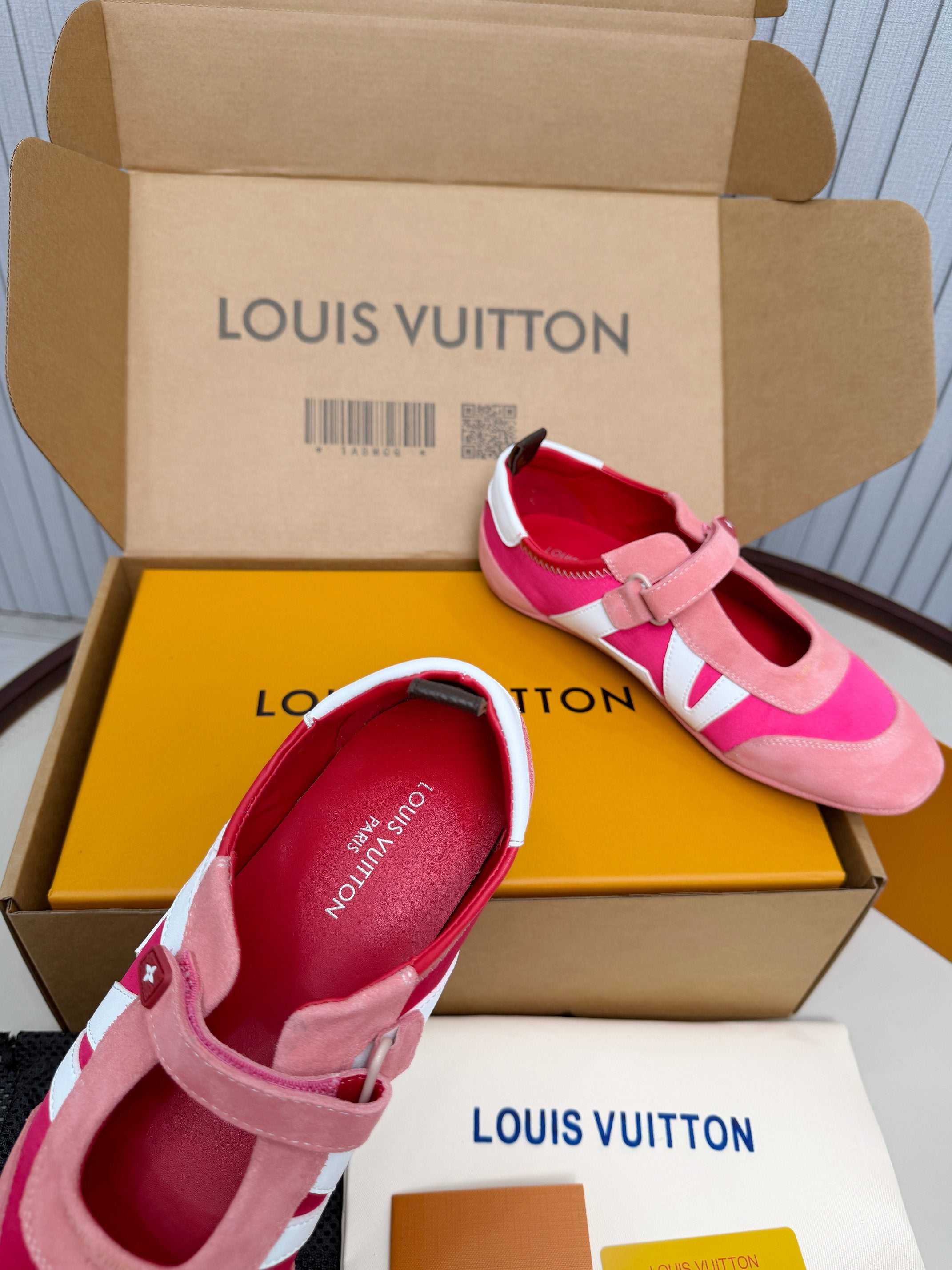 LV 26ss Sneakerina Mary Jane Pink White Suede 674021