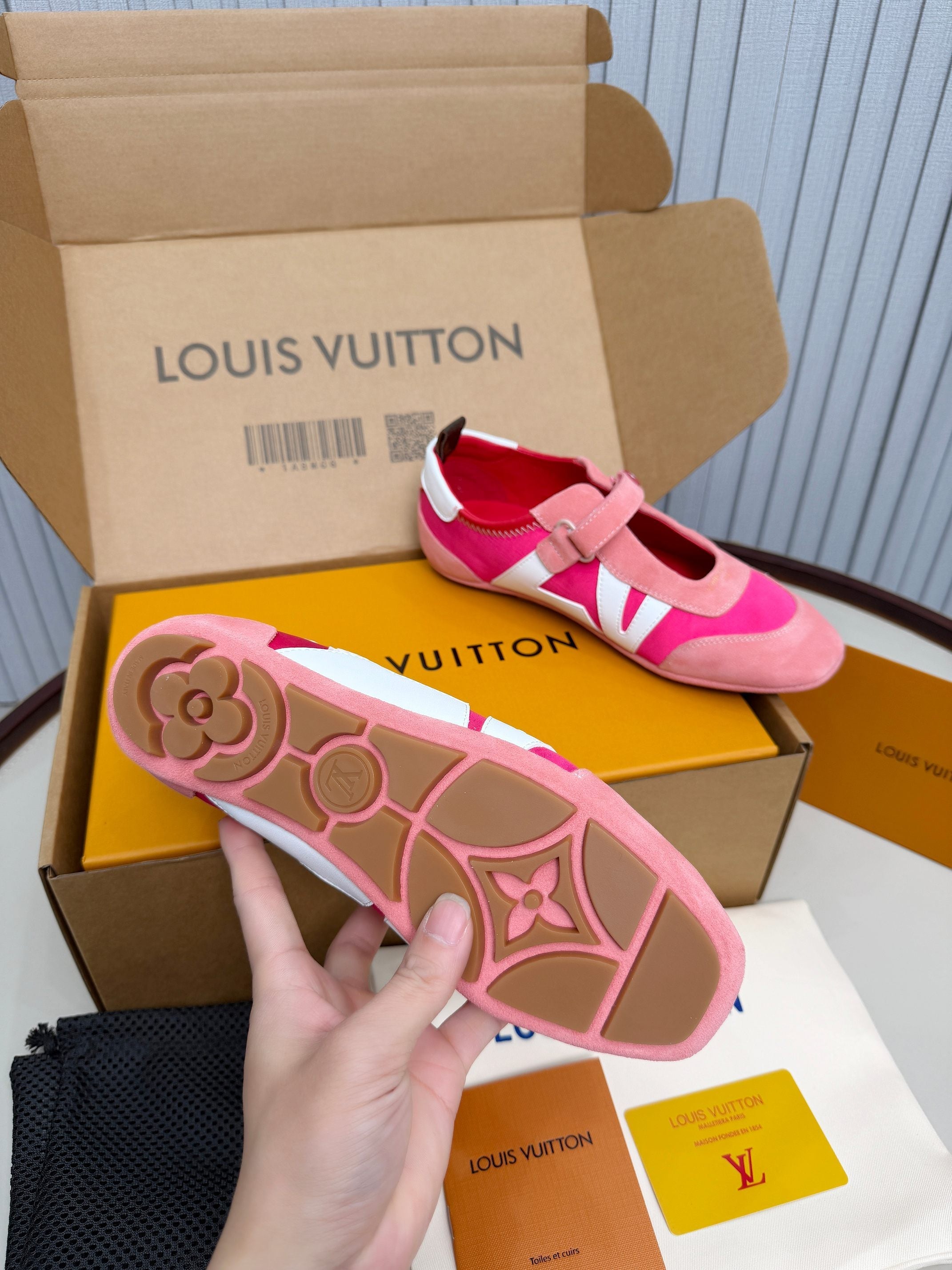 LV 26ss Sneakerina Mary Jane Pink White Suede 674021