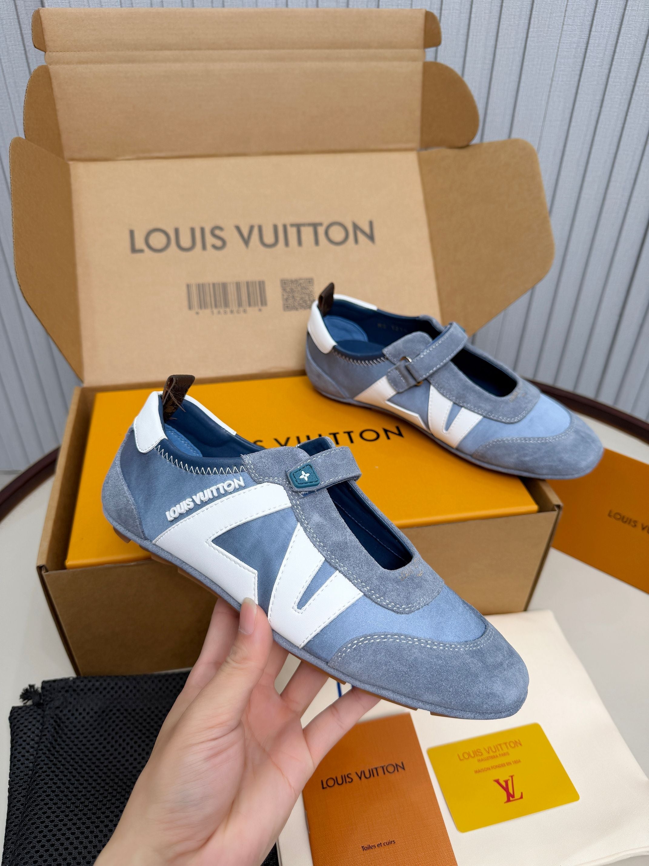 LV 26ss Sneakerina Mary Jane Blue White Suede 674022