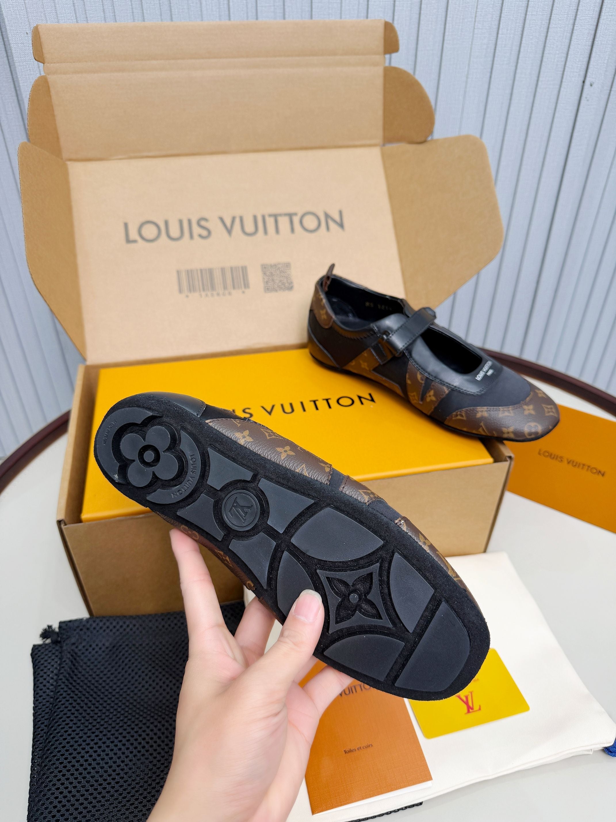 LV 26ss Sneakerina Mary Jane Black Brown Cowhide 674023